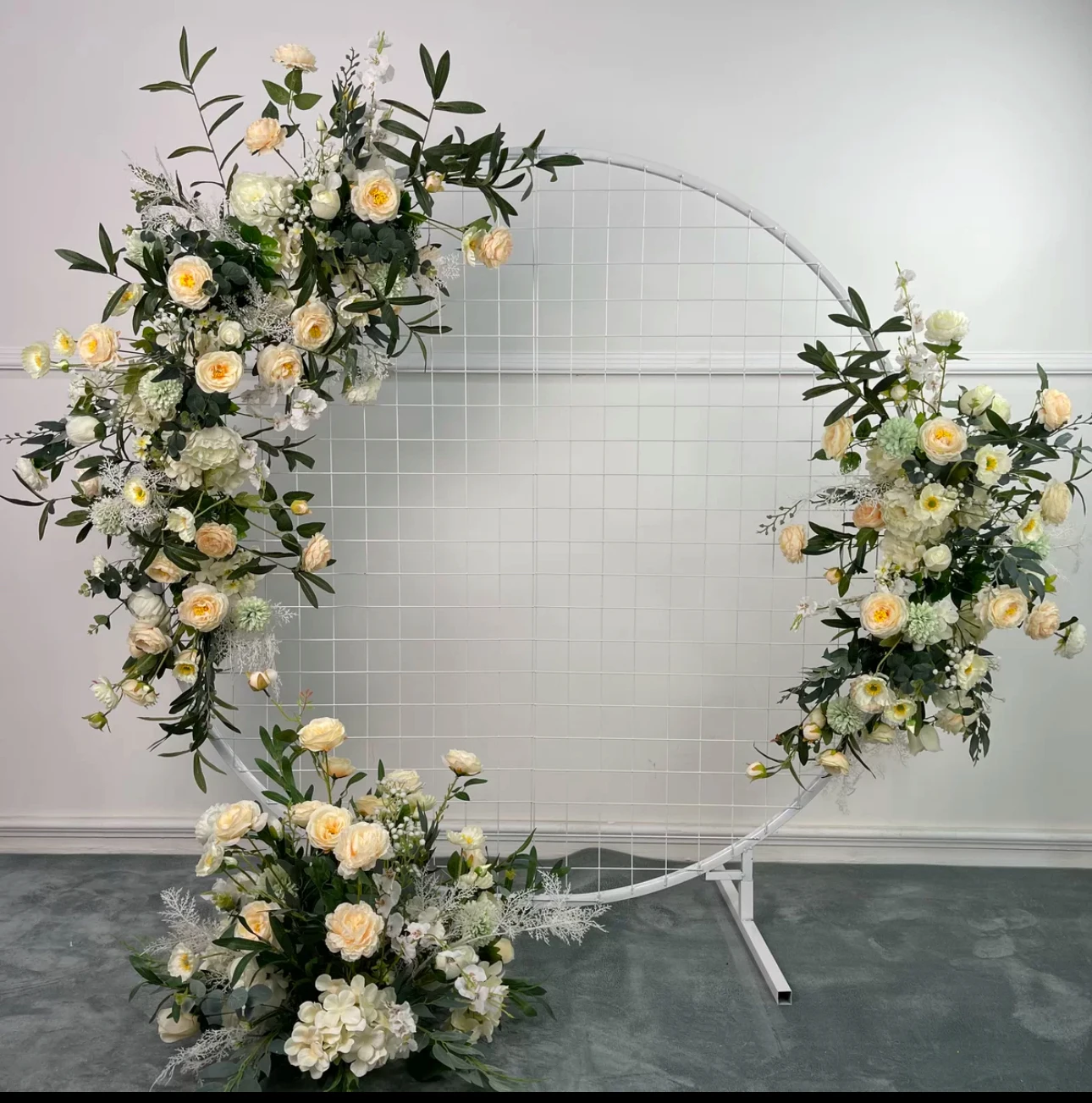 

Simulation of flower arrangement in wedding engagement banquet silk flower props background decoration simple flower arrangement