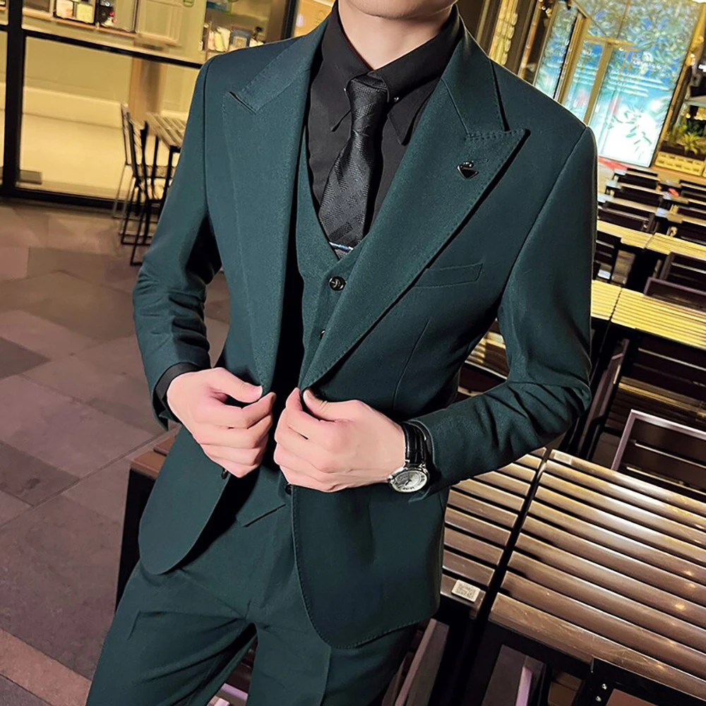 

Men's Suits Blazer Terno Outfits Green Formal Costume Hombre Three Piece Single Breasted Peak Lapel Jacket Pants Vest Slim Fit