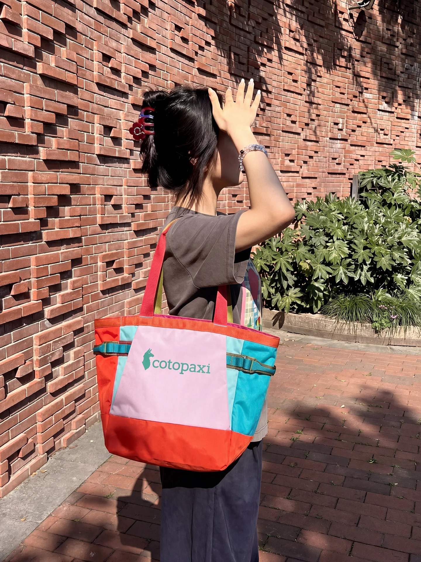 cotopaxi-–-sac-fourre-tout-a-bandouliere-multifonctionnel-et-durable-pour-l'exterieur-grande-capacite-couleur-contrastee-sac-a-main-d'ete-pour-hommes-et-femmes