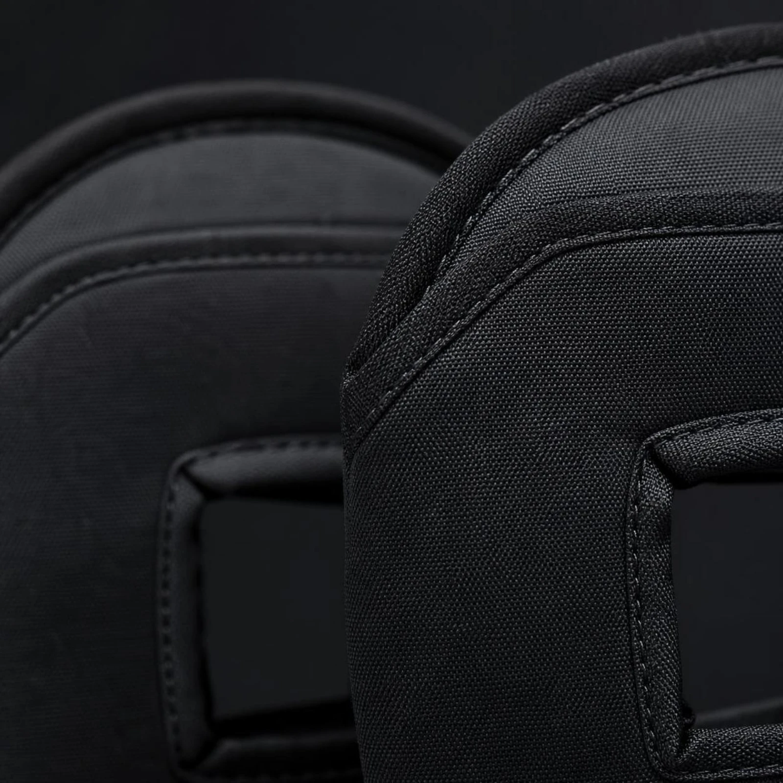 2 Pieces Horseshoe Storage Bag Compact Horseshoe Storage Case Padded Bag with Cutout Long-Lasting Reinforced for Riders