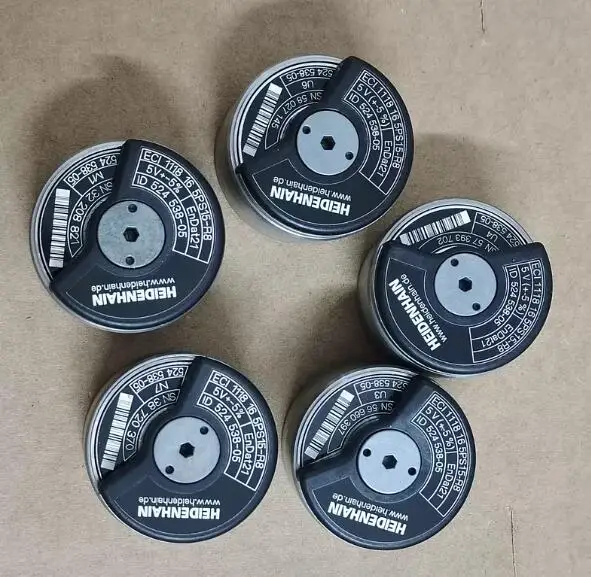 Encoder Heidenhain ECI 1118 16 5PS15-R8, ID 524 538-05. Em lindo estado (preço por peça)