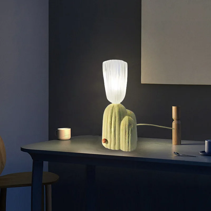 Creative cactus table lamp post-modern simplicity personality living room model room bedroom ins girl bedside lamp