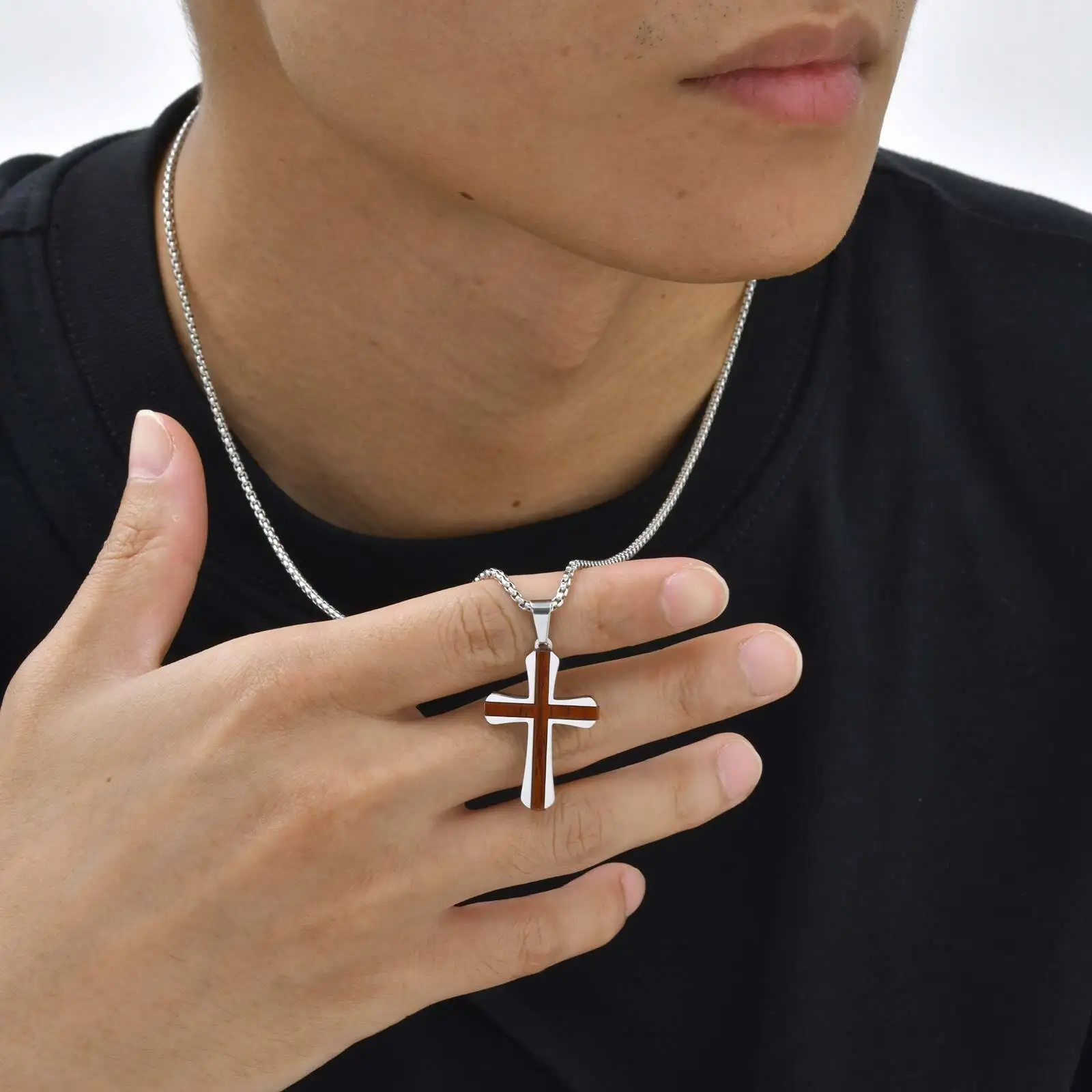 Rote Birne Massivholz Kreuz Halskette für Männer, Silber Farbe Edelstahl Anhänger Halskette, Hip Hop Cool Punk Schmuck Geschenk – Detail 3