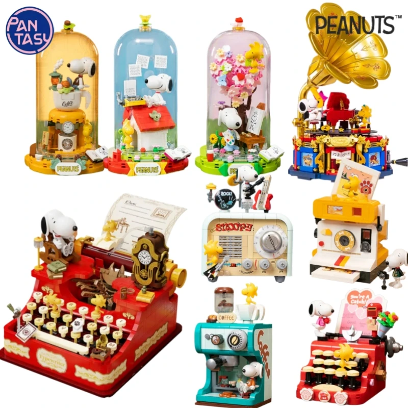 Snoopy Building Blocks Whimsical Series Red House Airplane Cruise Ship Phonograph Patchwork Model Toys Ornaments Collection Gift