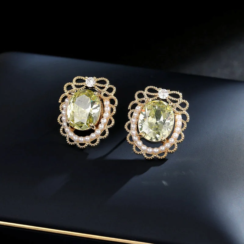 

Elegant And Sophisticated Earrings With Trendy Pearls, Light Green Zircon Bows, Lace And Lace Earrings