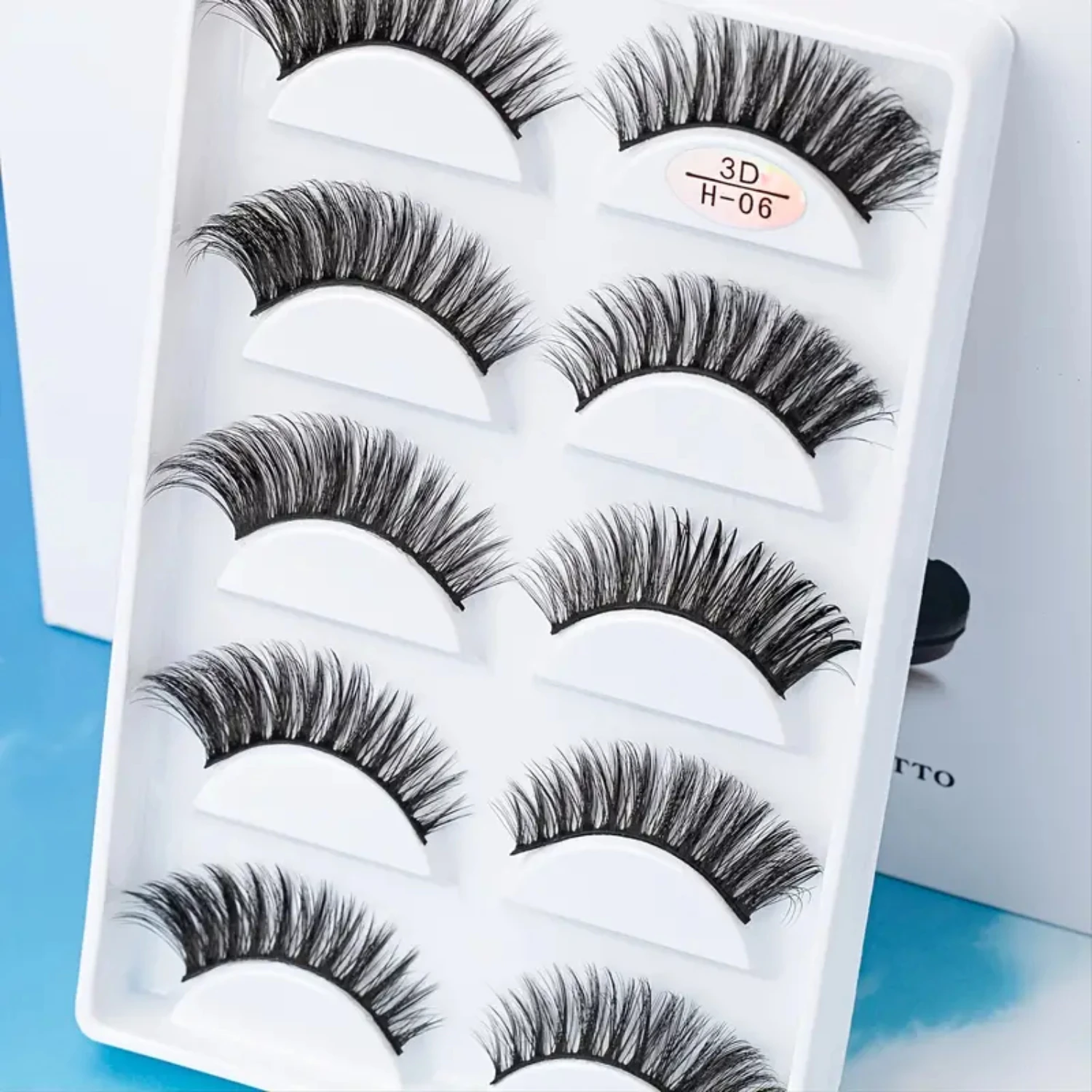 

Get a fully natural and 100% luxurious look with this ultra-glamorous collection of 5 pairs of stunning, thick, and extra-long f