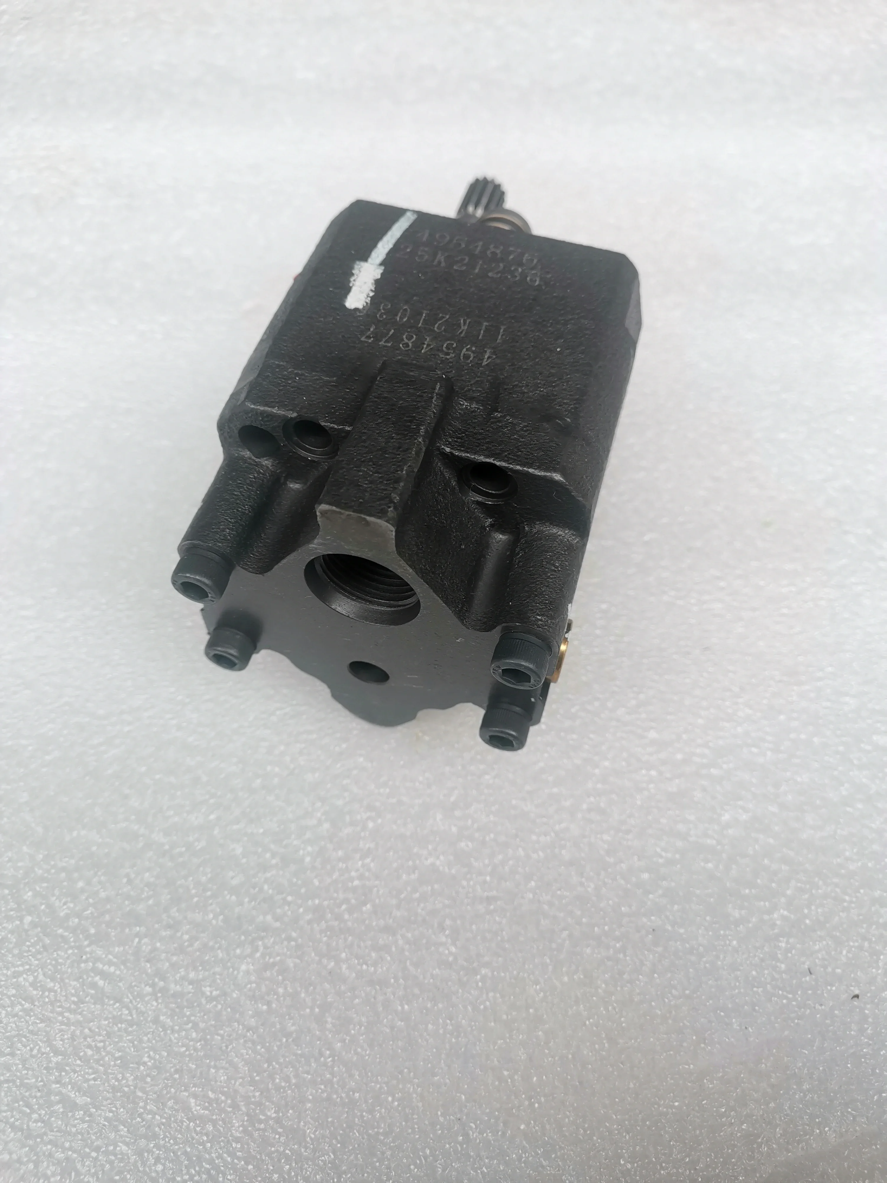 أجزاء محرك الشاحنة رأس مضخة التروس الدوار 4954876 4954877 لمضخة التروس M11