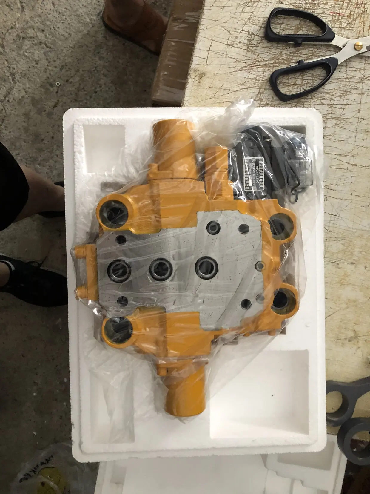 XCMG crane accessories, rotary buffer valve 20b 20g 25e 25k mechanical rotary buffer valve, original factory