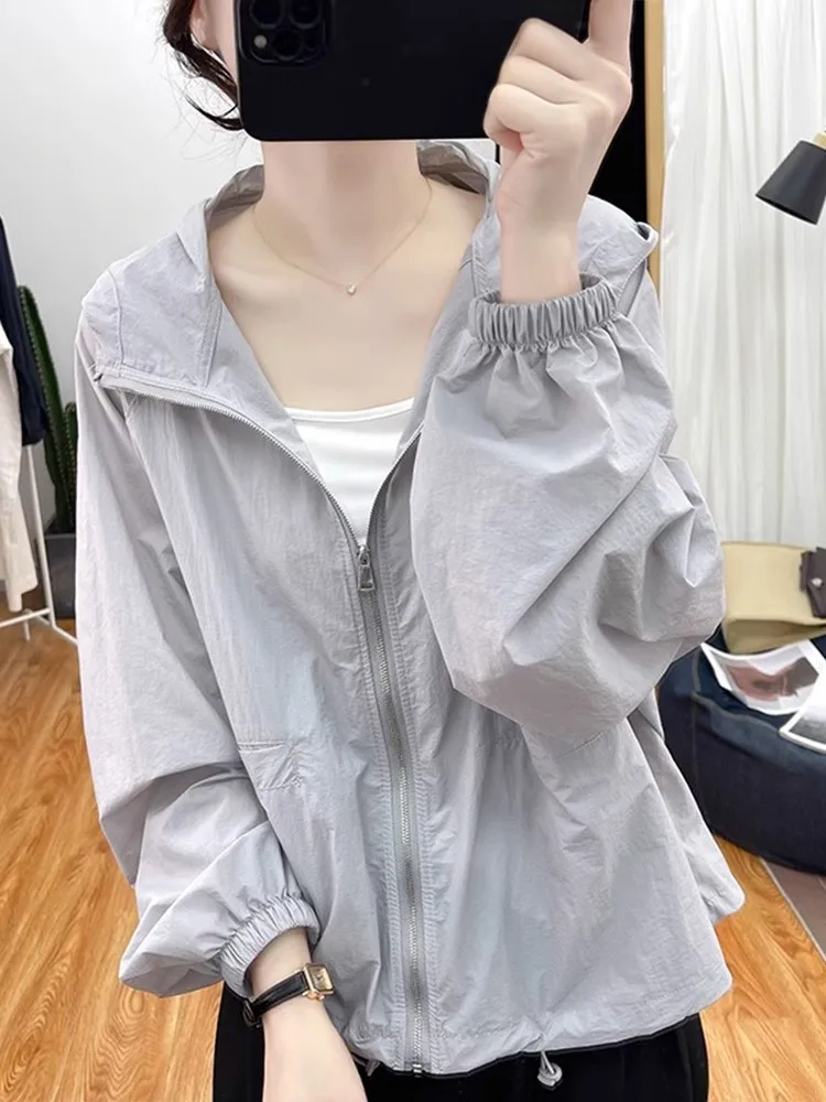 

Lightweight Summer Women's Outdoor Casual UV Protection Clothing Thin Sun Protection irt Loose Fit Long Sve Zipper Closure