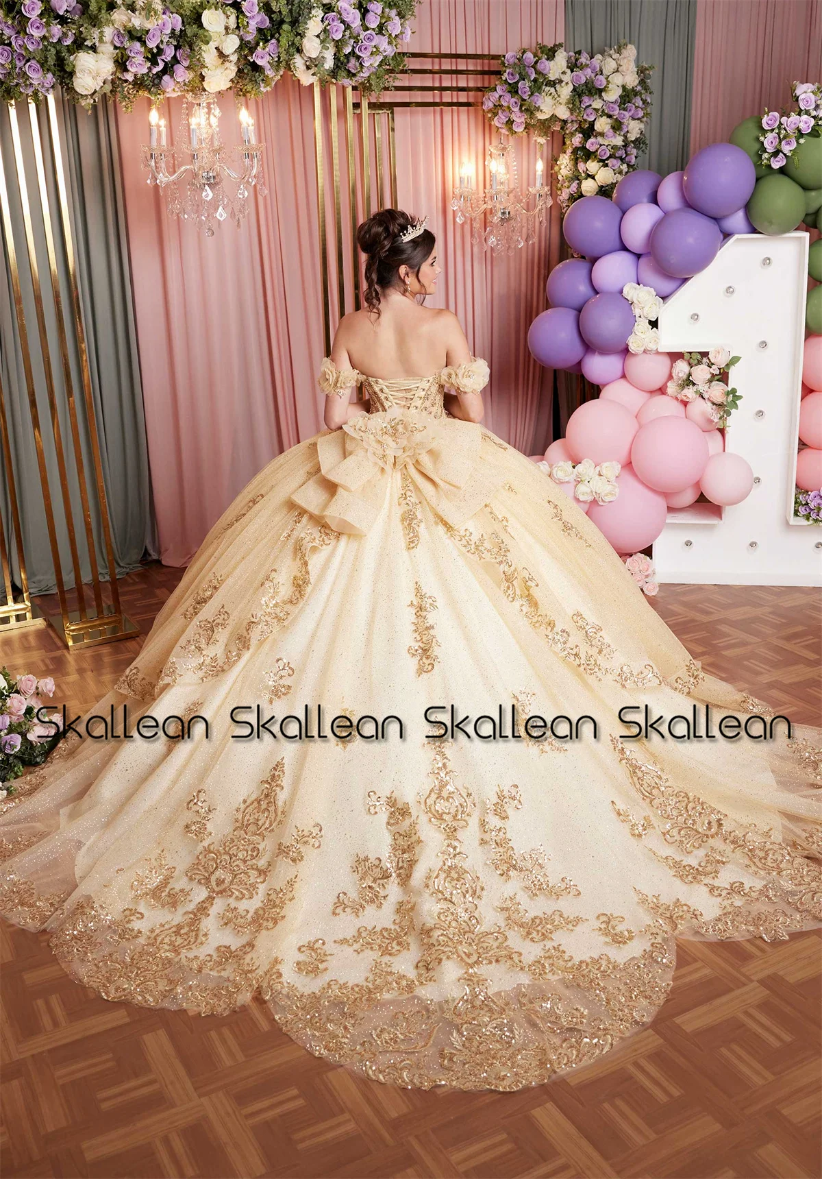 فساتين Quinceanera الفاخرة من Skallean لمدة 15 Ans قبالة الكتف مزينة بأحجار الراين وثنيات الأميرة الكرة ثوب مخصص