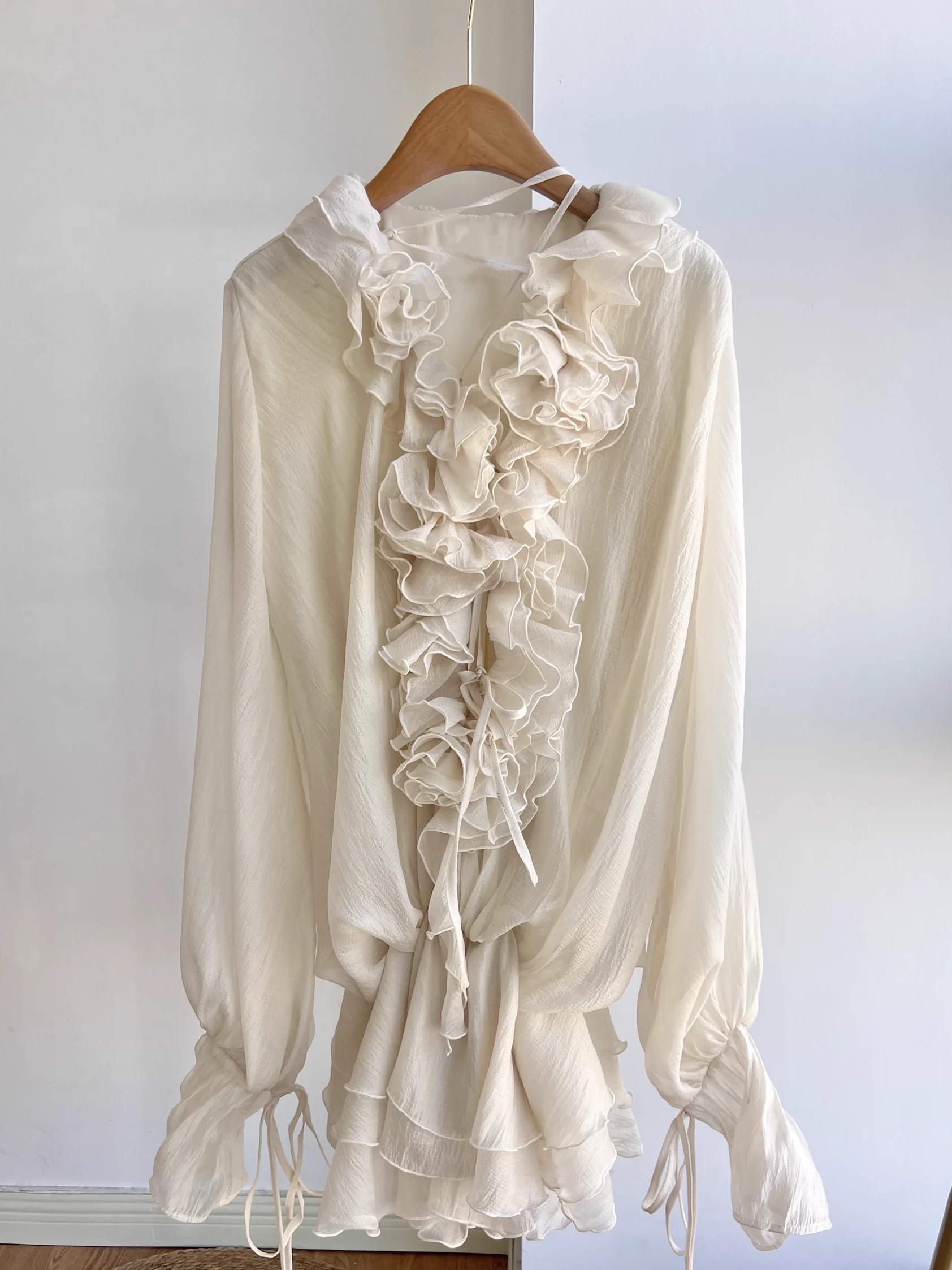 Babados em camadas vestido de férias feminino 3d flor decoração com decote em v lanterna manga moda senhoras mini robe