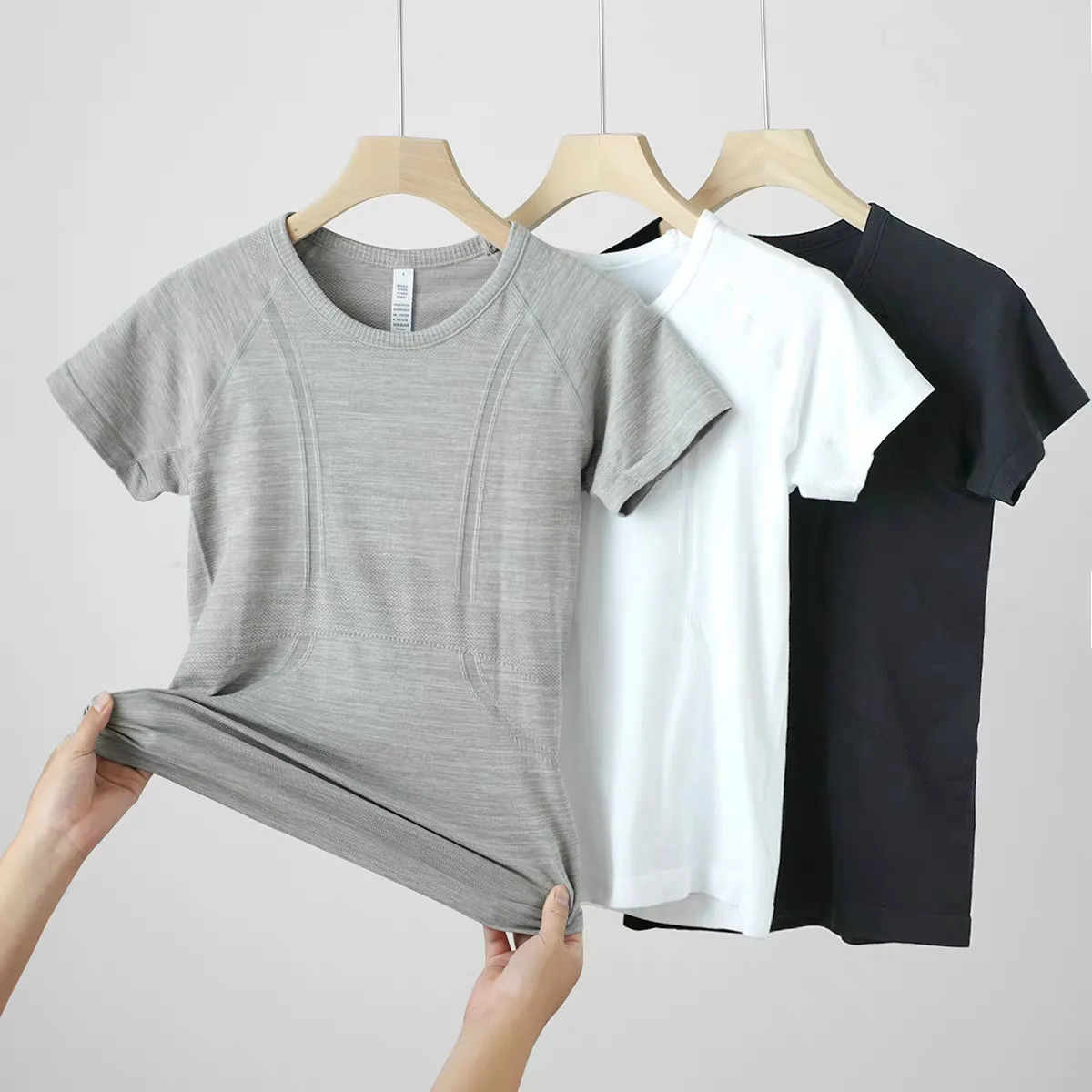 

2025 Slim Fit Workout Top for Women Short Sleeve T-shirt Sports Performance Gym Wear Fitness Yoga Shirt with Mesh Fabric
