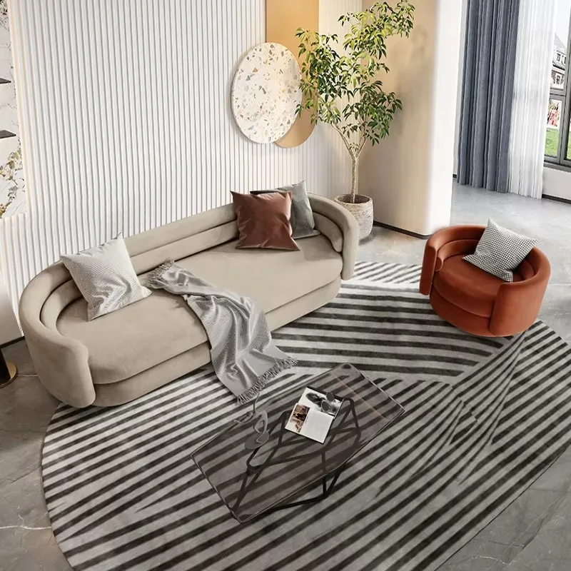 Italienischer Stoff, moderner und minimalistischer Designer, leichtes, luxuriöses kleines Wohnzimmer, vom Boden bis zur Decke reichendes Freizeit-Internet-Promi-Shap