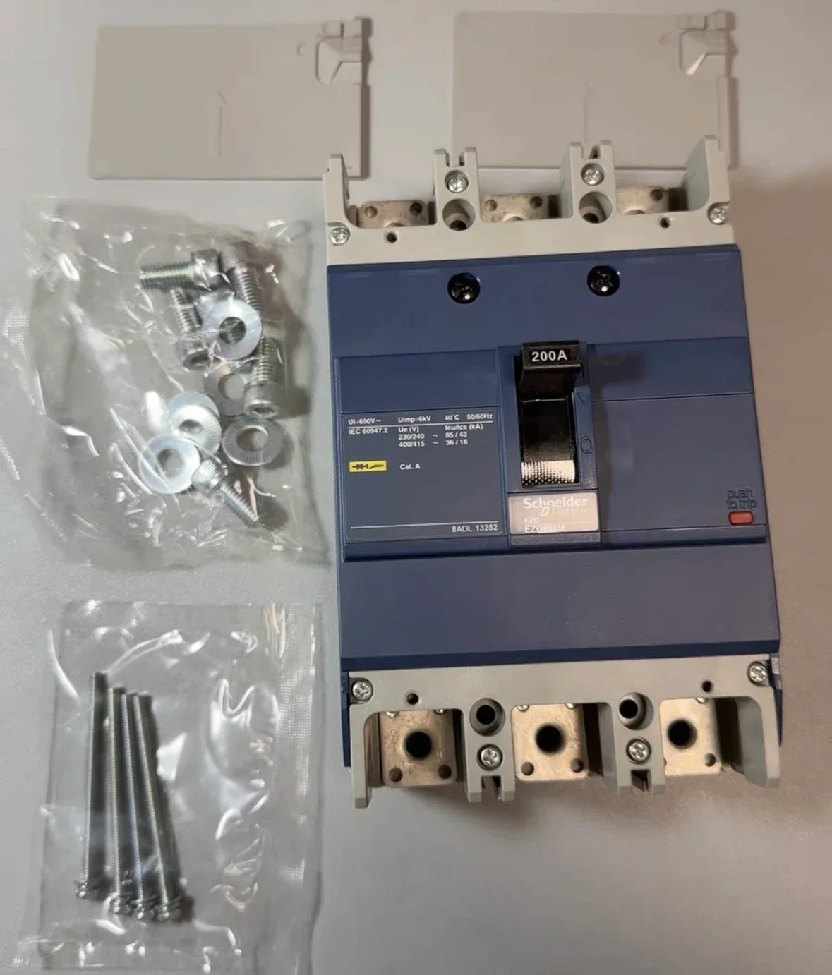 New EZD250M3200 plastic case circuit breaker
