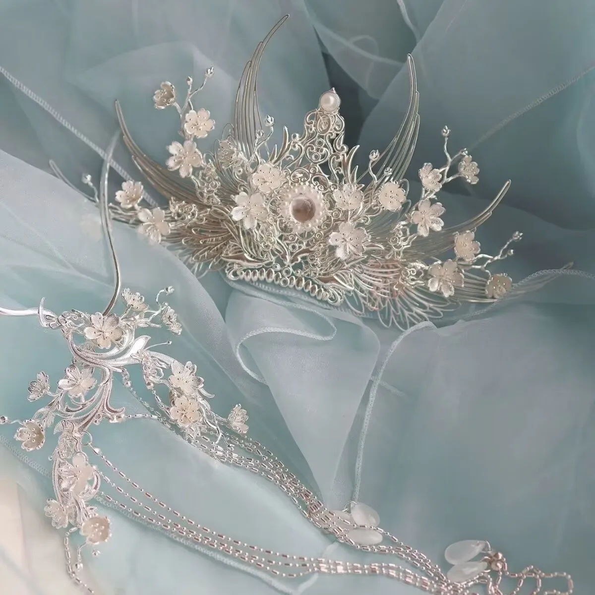 

Womens Headwear Metal Wings with Flowers Chinese Hairstick