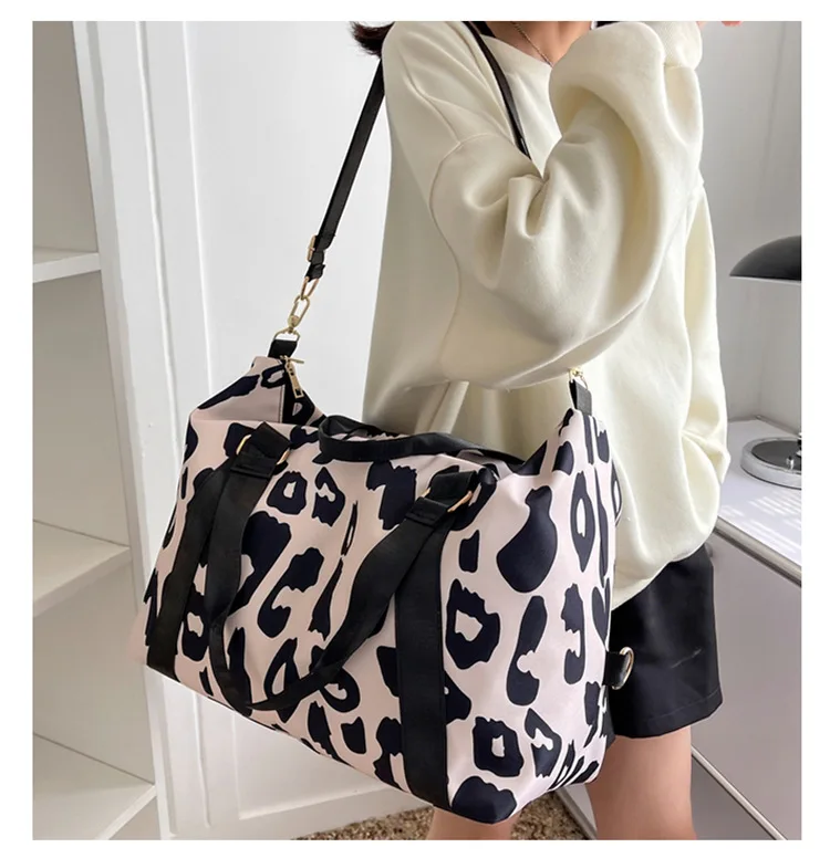 Fashion Travel Bag Duffle Bag Women Leopard Big Nylon Bag Tote Handbags Sports Fitness Gym Bag Ladies Yoga Weekend Pink Bags