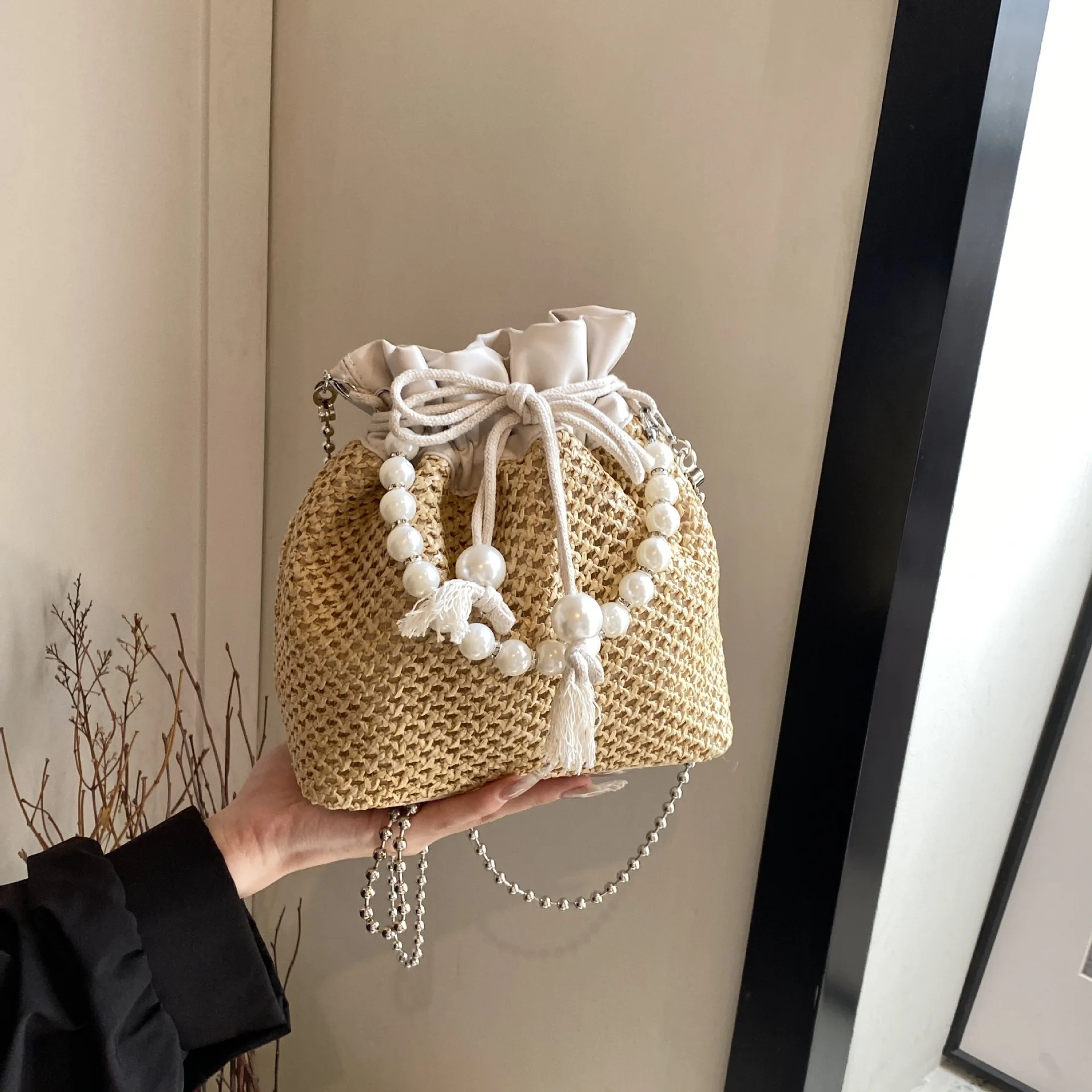 

2025 Summer Beach Straw Bag Womens Pearl Chain Crossbody Bucket Bag Boho Woven Drawstring Purse for Vacation