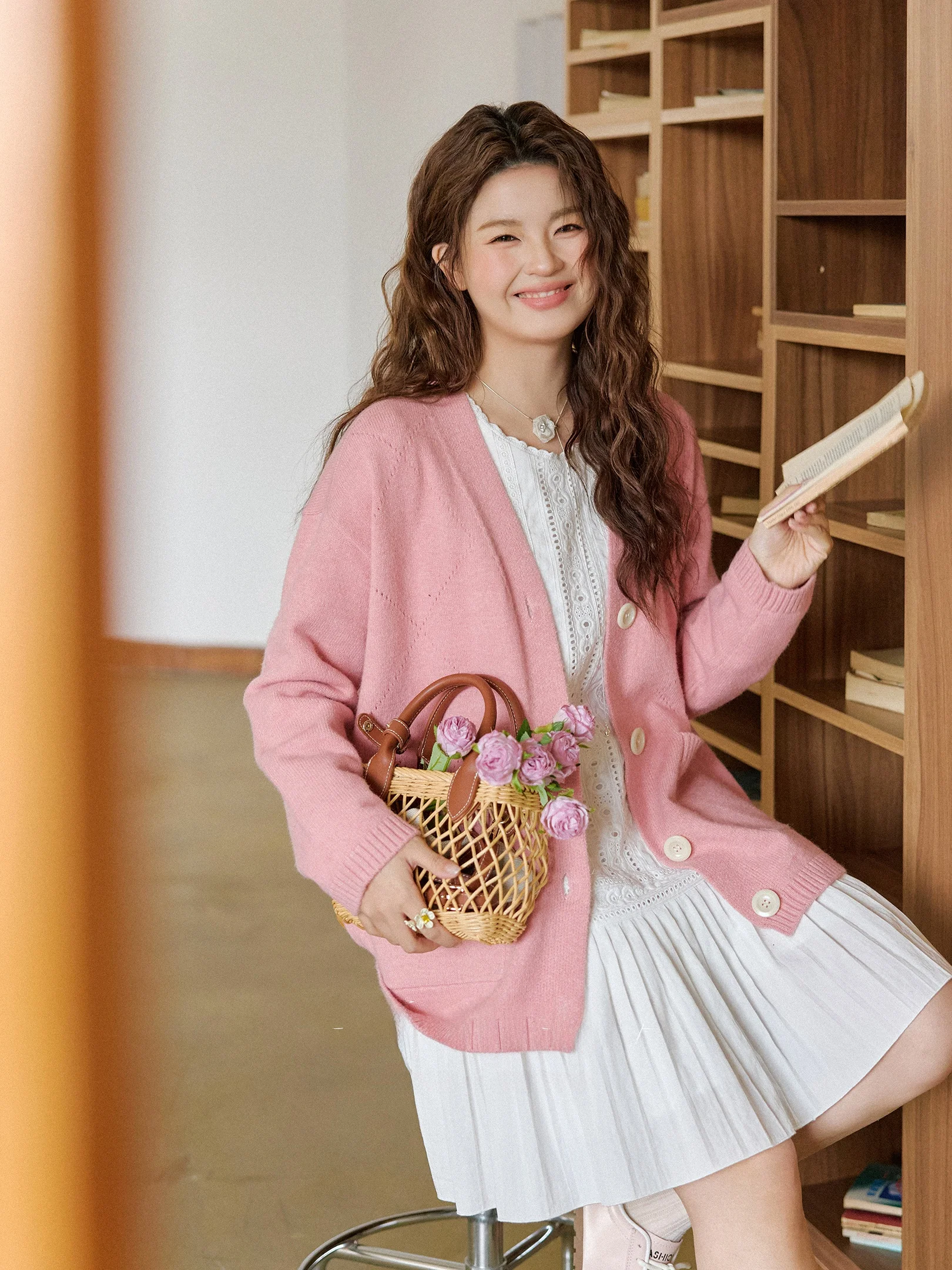 

Уютный женский вязаный кардиган большого размера для женщин, мягкий и комфортный, новинка весенней коллекции, повседневный, с длинными рукавами