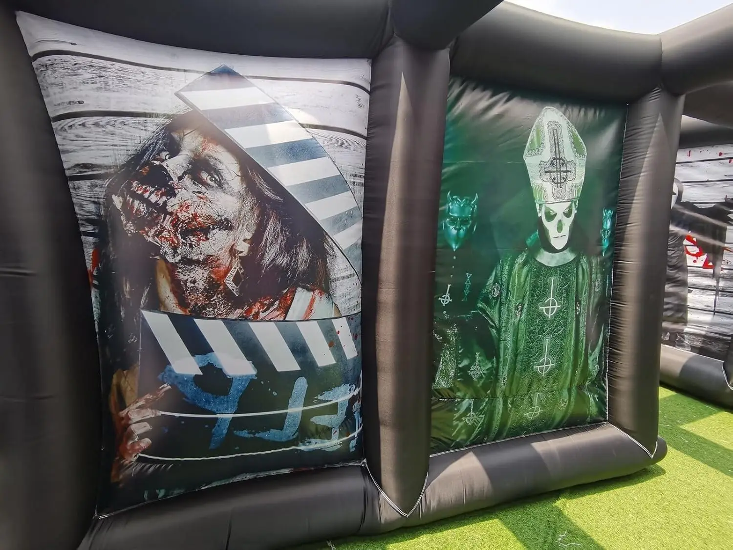 Gigantisch opblaasbaar spookhuis doolhofspel 10x5x3,5m formaat, perfect voor Halloween-labyrintfeesten en leuke evenementen