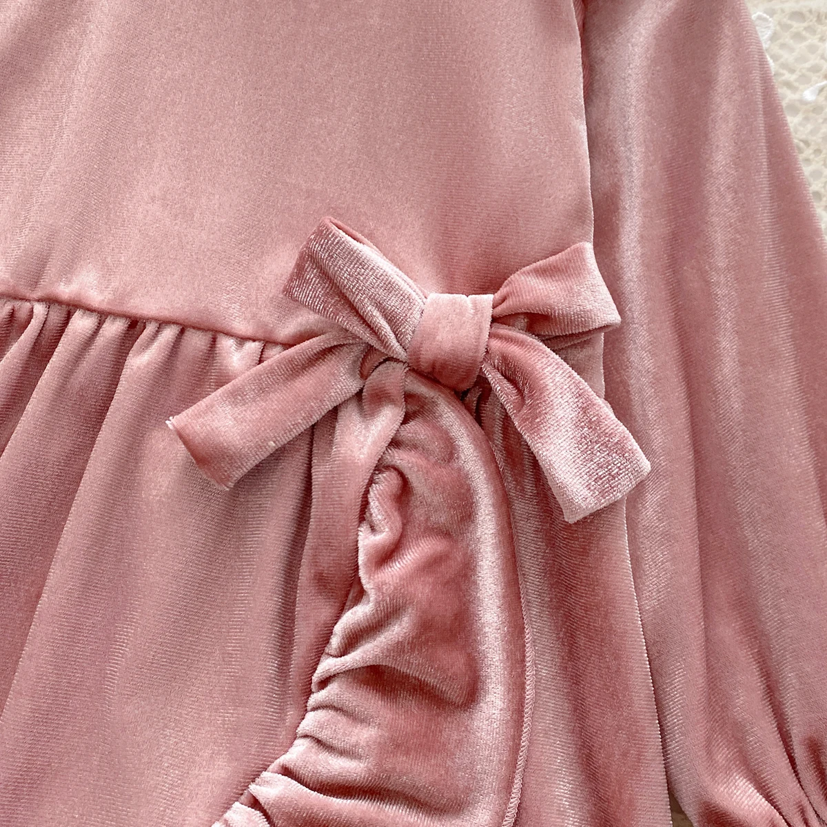 Humor Bear Mädchen-Seiden-Samt-Prinzessinnenkleid mit Langen Ärmeln, Schleife, Rüschen und Ausgestelltem Saum im Prinzessinnenstil, Herbstmode – Detail 4