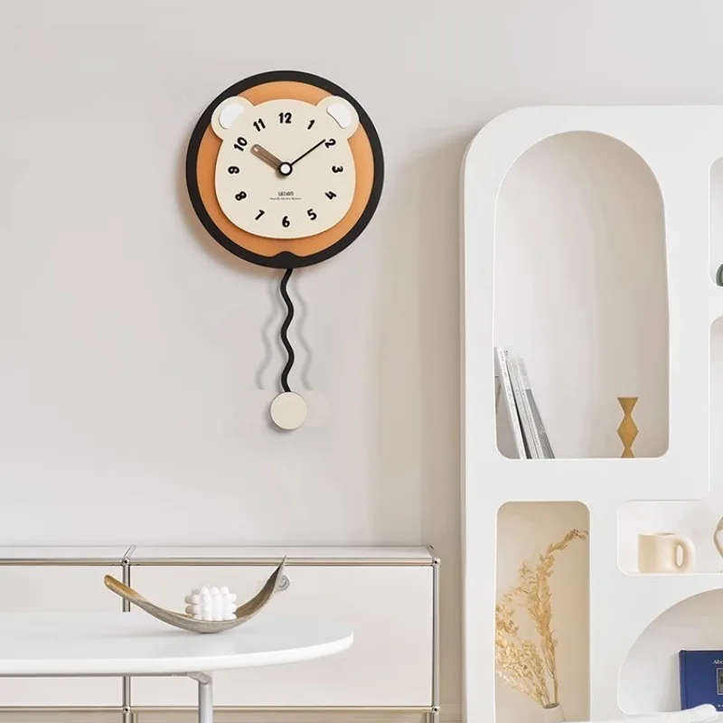 

Скандинавские современные бесшумные настенные часы, качающиеся настенные часы с головой медведя для гостиной, деревянные акриловые указатели, креативный роскошный домашний декор