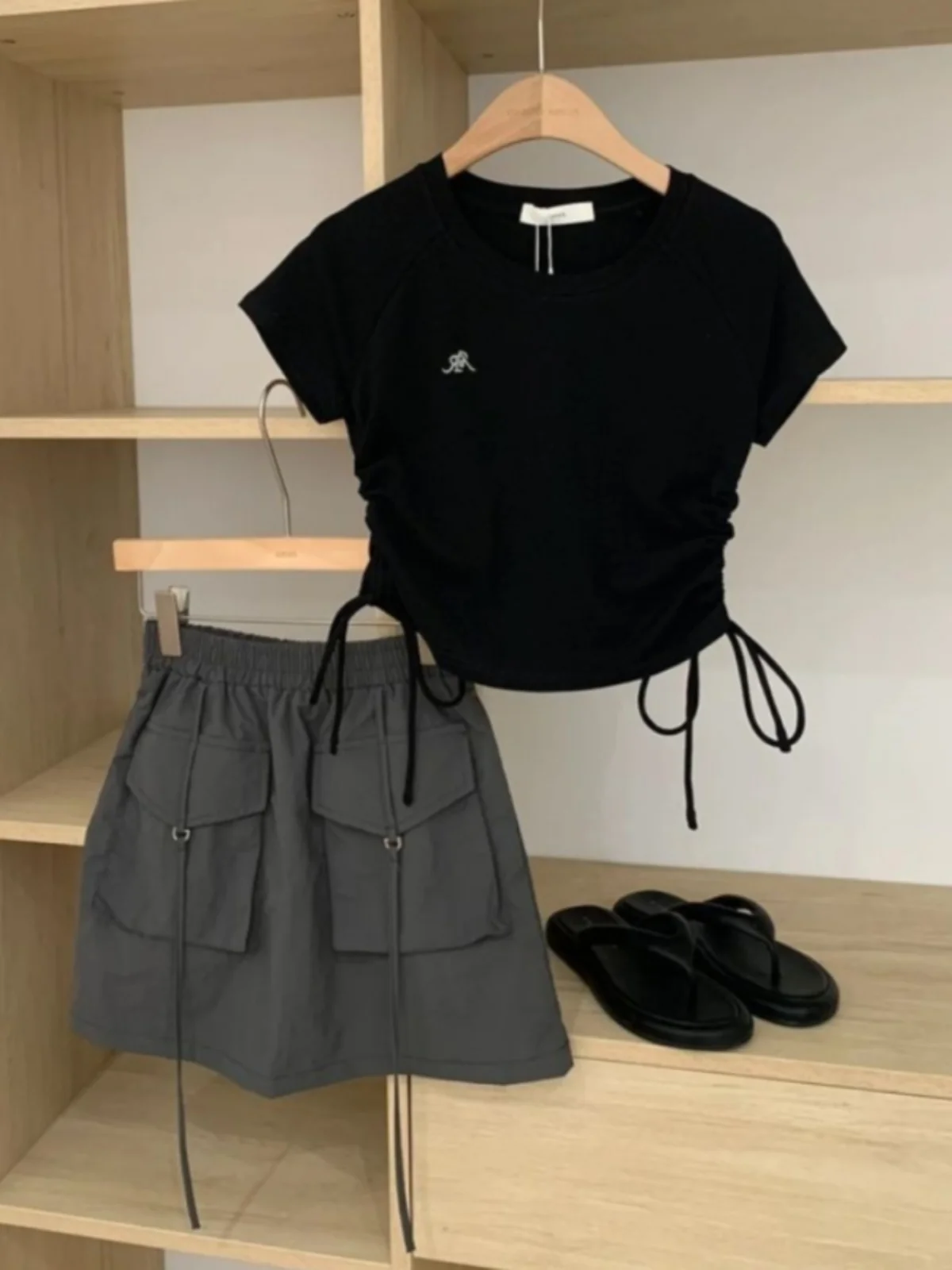 

Dopamine two-piece set for women's summer 2024 sweet and spicy fashion casual short sleeved round neck T-shirt+work short skirt