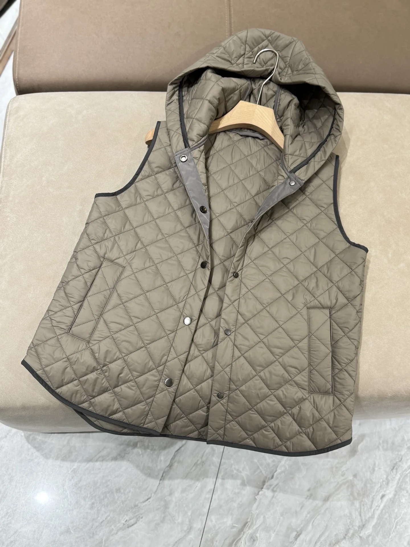 Ladies' New High-Quality Hooded Diamond-Patterned Thin Cotton Vest, Fashionable And Versatile Casual Top
