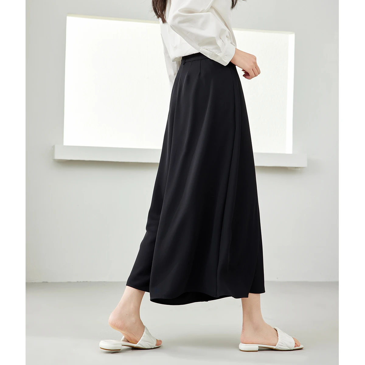 Vimly Black Wide-Leg Pants 2025 Autumn Flowy Ankle-Length Side Zipper Detail Trousers Office Lady Commuter Fashion Bottoms A1738