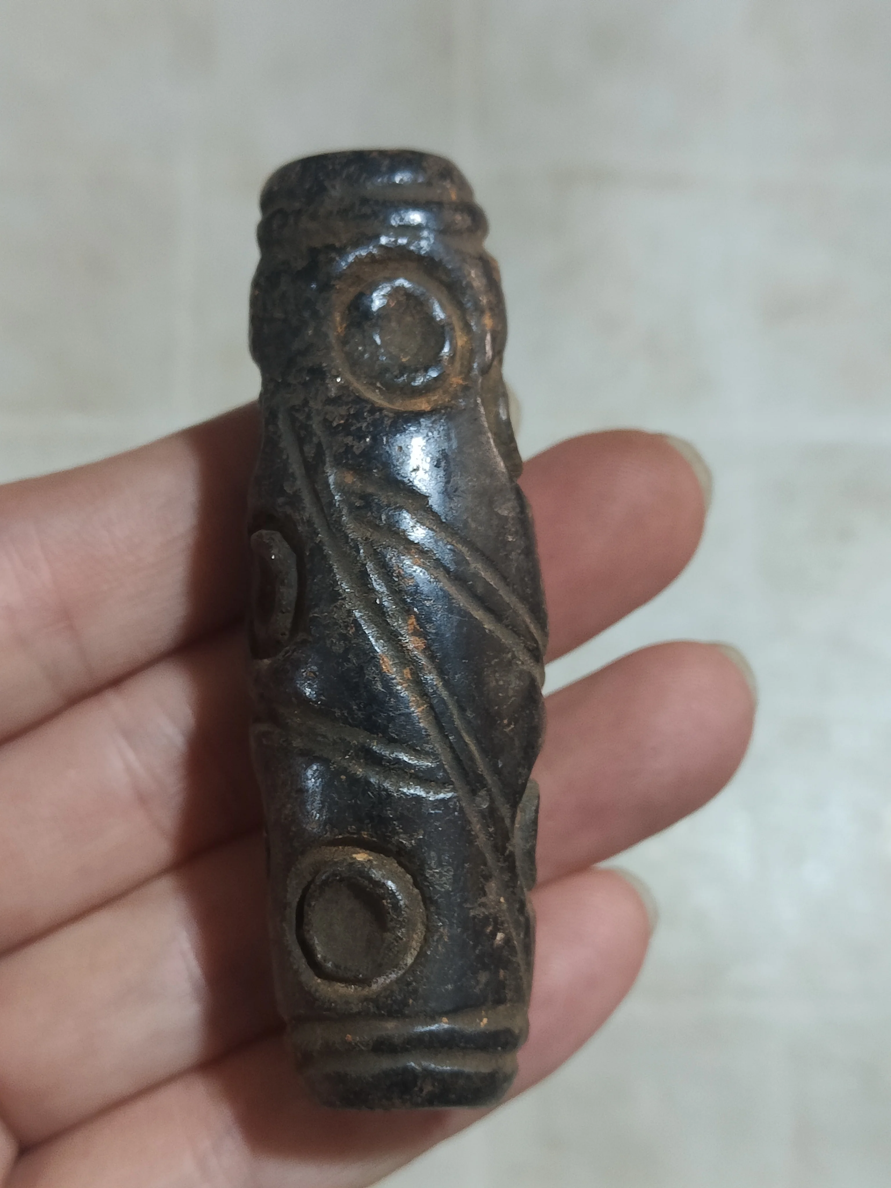 Hongshan culture meteorite iron xizang magnetic absorption four eye beads