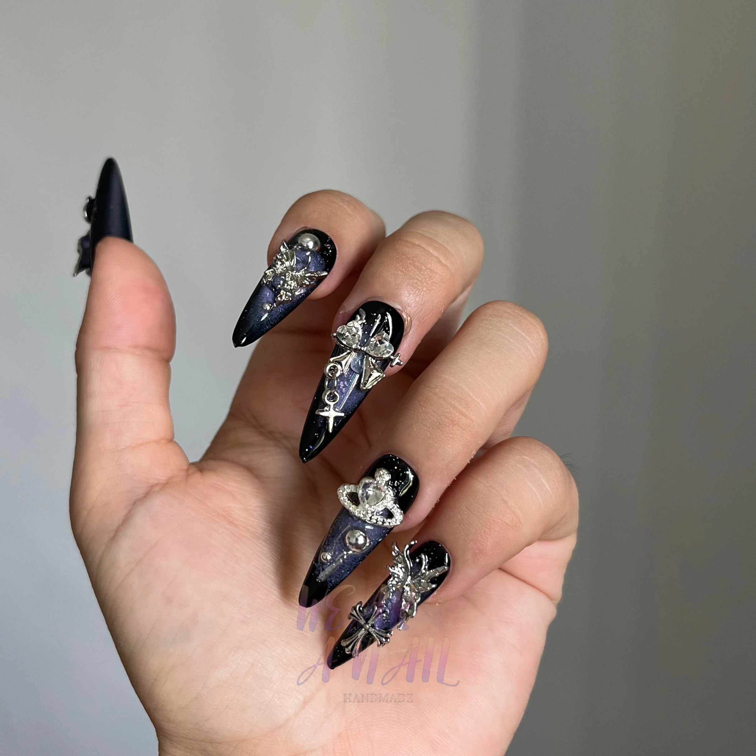 10 pçs artesanal imprensa em unhas azul 3d borboleta y2k legal meninas unhas falsas wearable heavy metal cristal decoração amêndoa charme unhas