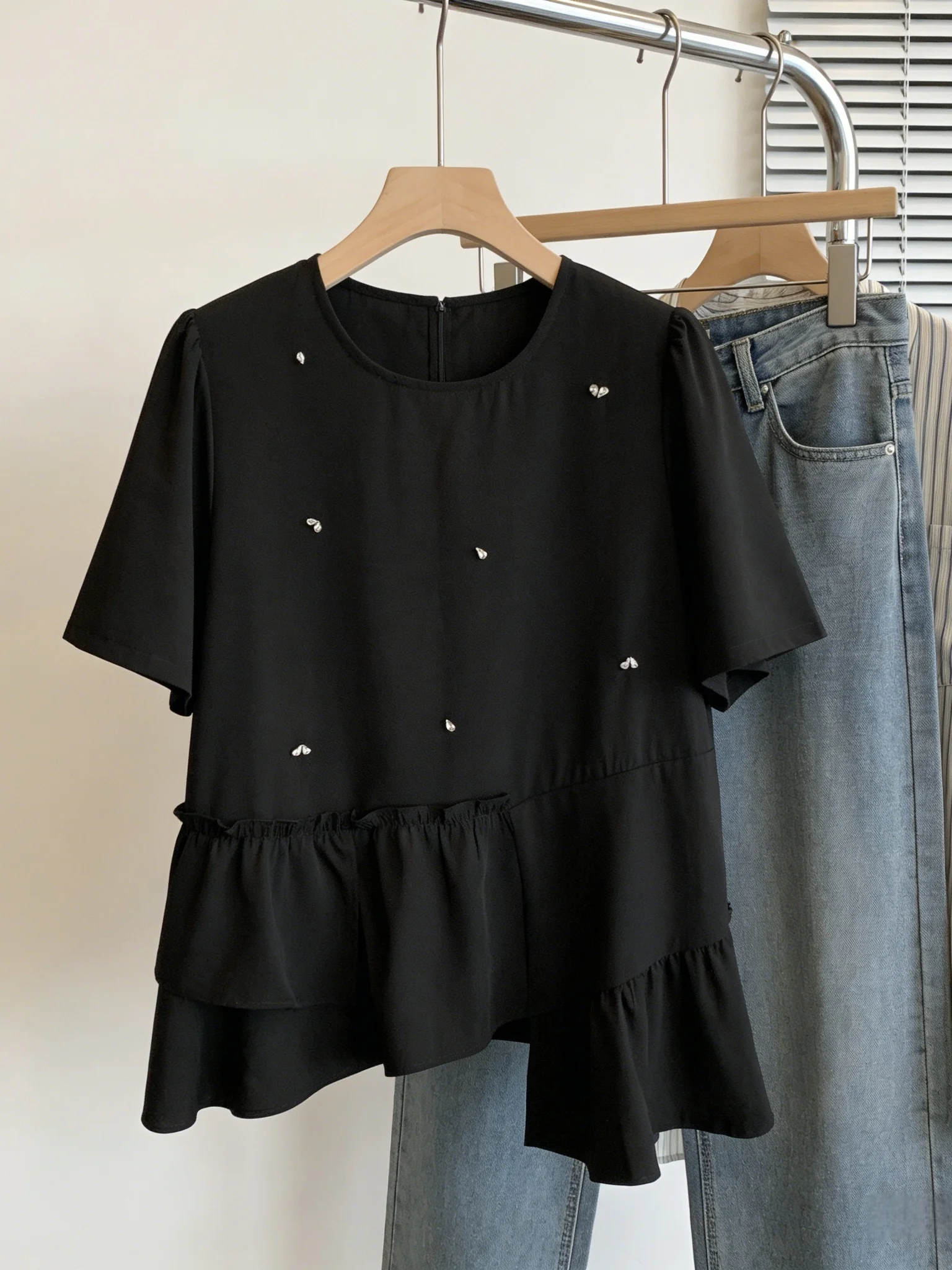 

Large Size Women's Fashionable round Neck Bubble Sleeve Shirt Beaded Blouse Asymmetrical Hemline Korean Style Casual Top