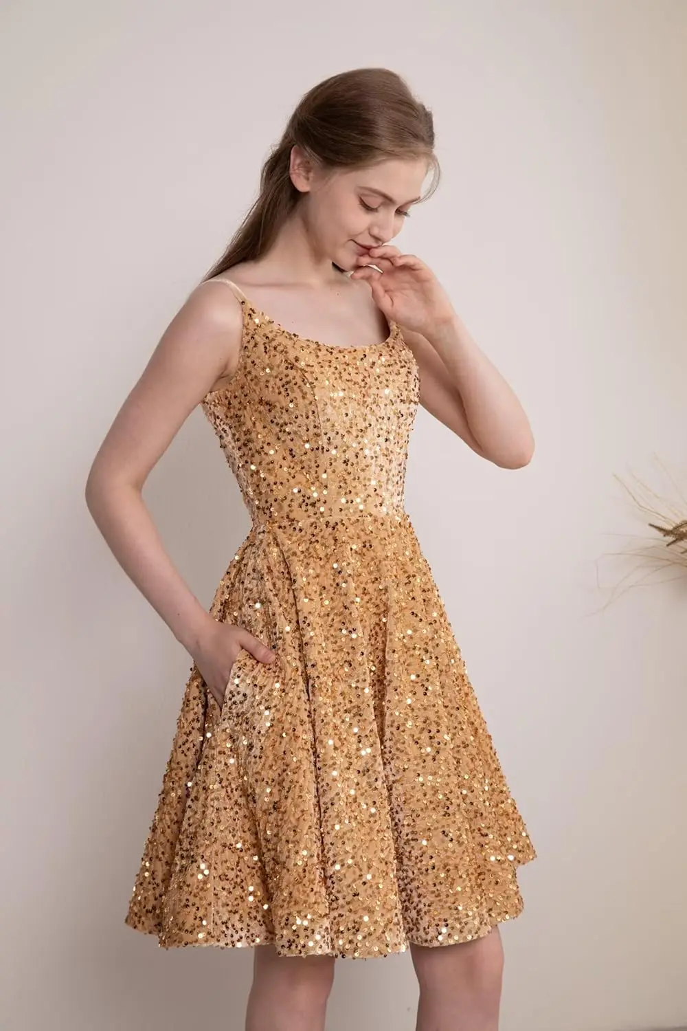 

Sexy Mini Sequin Homecoming Dresses for Teens 2026 Sparkly Spaghetti Strap A-line Short Prom Dress Cocktail Formal Party Gowns
