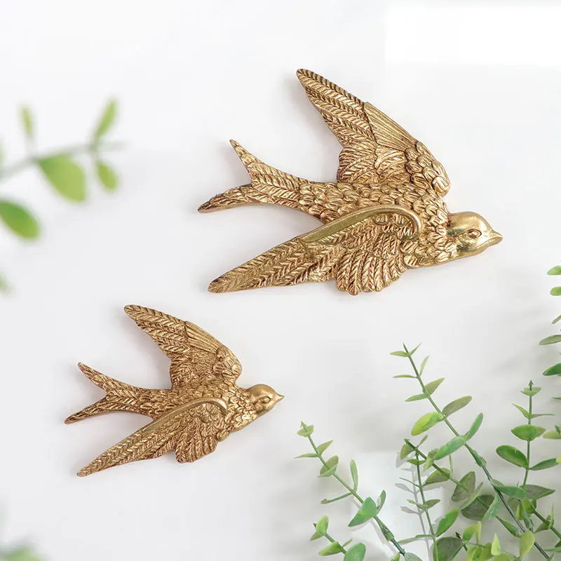 Background Wall Hanging Decoration Swallow Golden Bird Simulated Animal Pendant Vintage Resin Figurine Decor