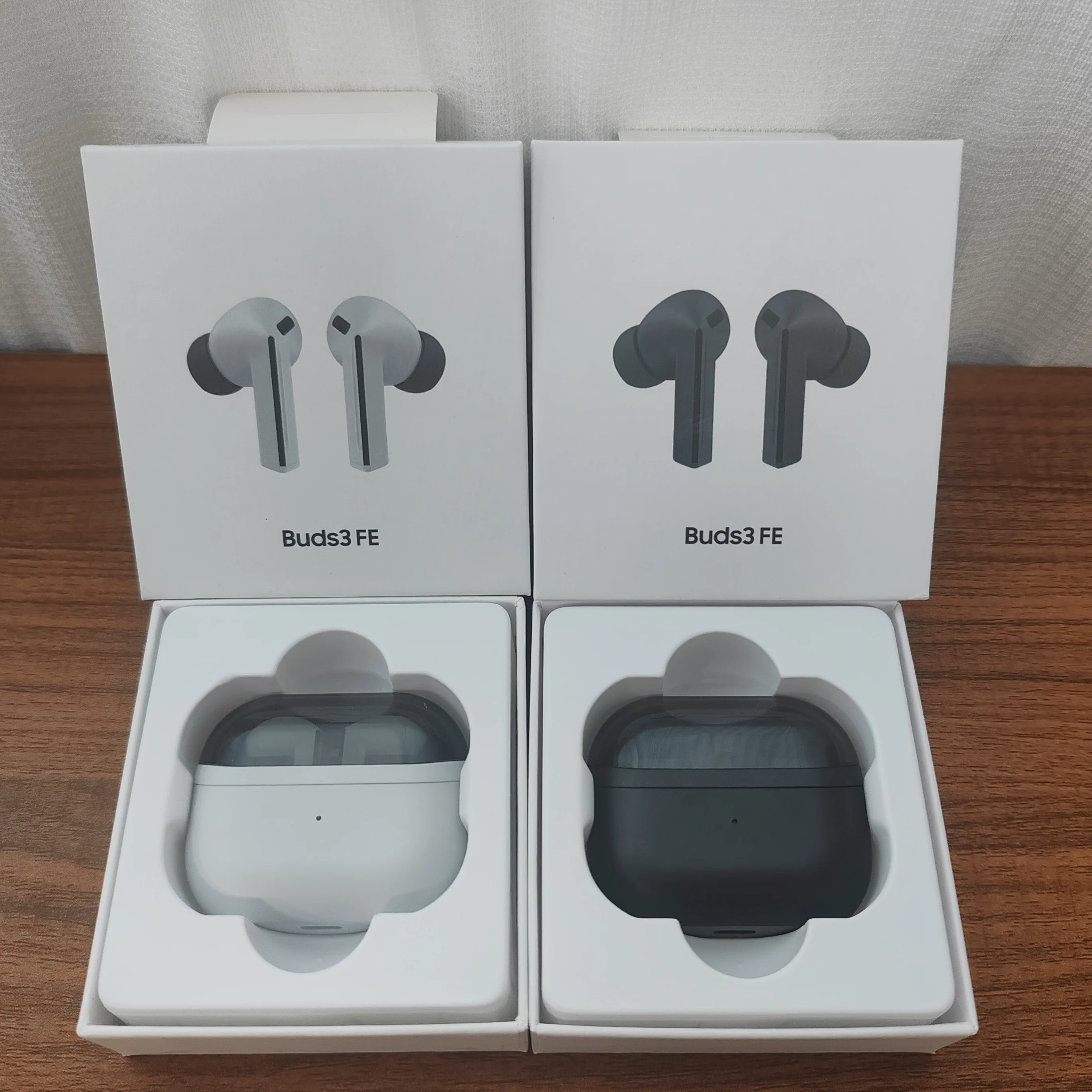 

New Buds3 FE Professional True Bluetooth Headphones Noise Reduction Soft Non-Slip Earbuds Headphone Tips Charging Condition