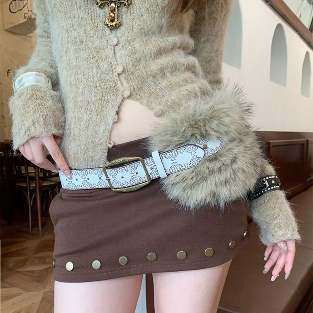 Personalità Cintura in pelliccia di pelle in pelle PU Cintura in pelliccia sintetica con rivetti in peluche Stile occidentale Retro Y2K Decorazione per abito con cintura