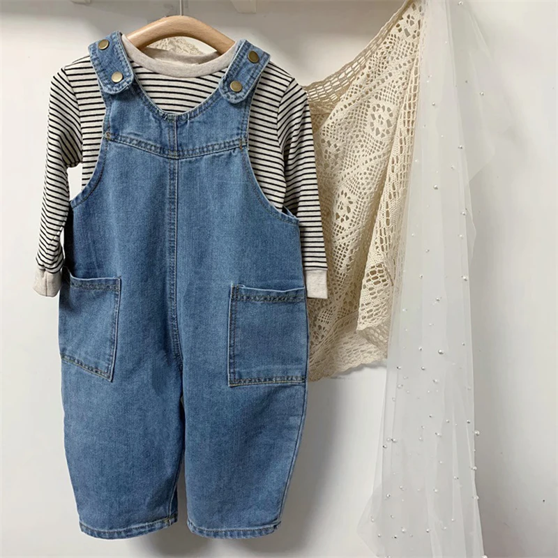 Koreańska wersja 2024 wiosennych i jesiennych modeli chłopców i dziewcząt Baby Casual Denim Overalls Jumpsuit Jeans