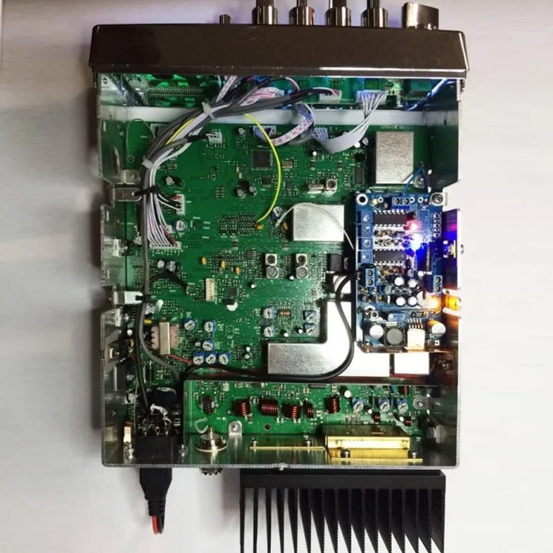 SR-955HP Rádio de banda de lado único de 10 metros com iluminação LED e eletrônica de áudio transparente›Audio e vídeo portáteis