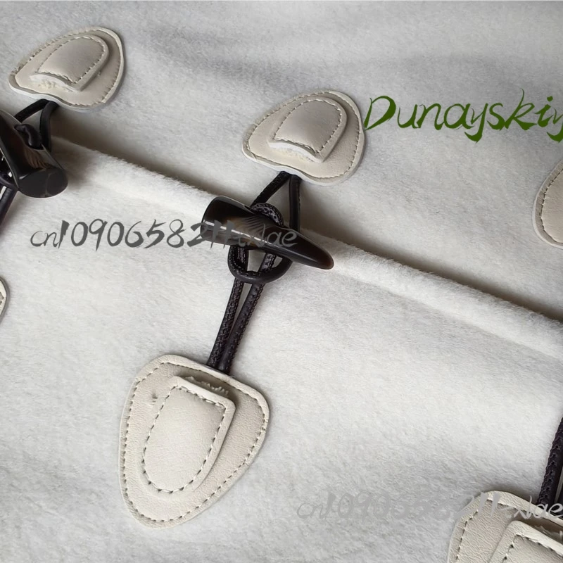 ‌ ‌ ‌ ‌ ‌ ‌ الحب والمساحة العميقة الشتاء الدفء الشخصية الرئيسية معطف الصوف الأبيض تأثيري حلي Disfraz هالوين Mujer النساء Kawaii