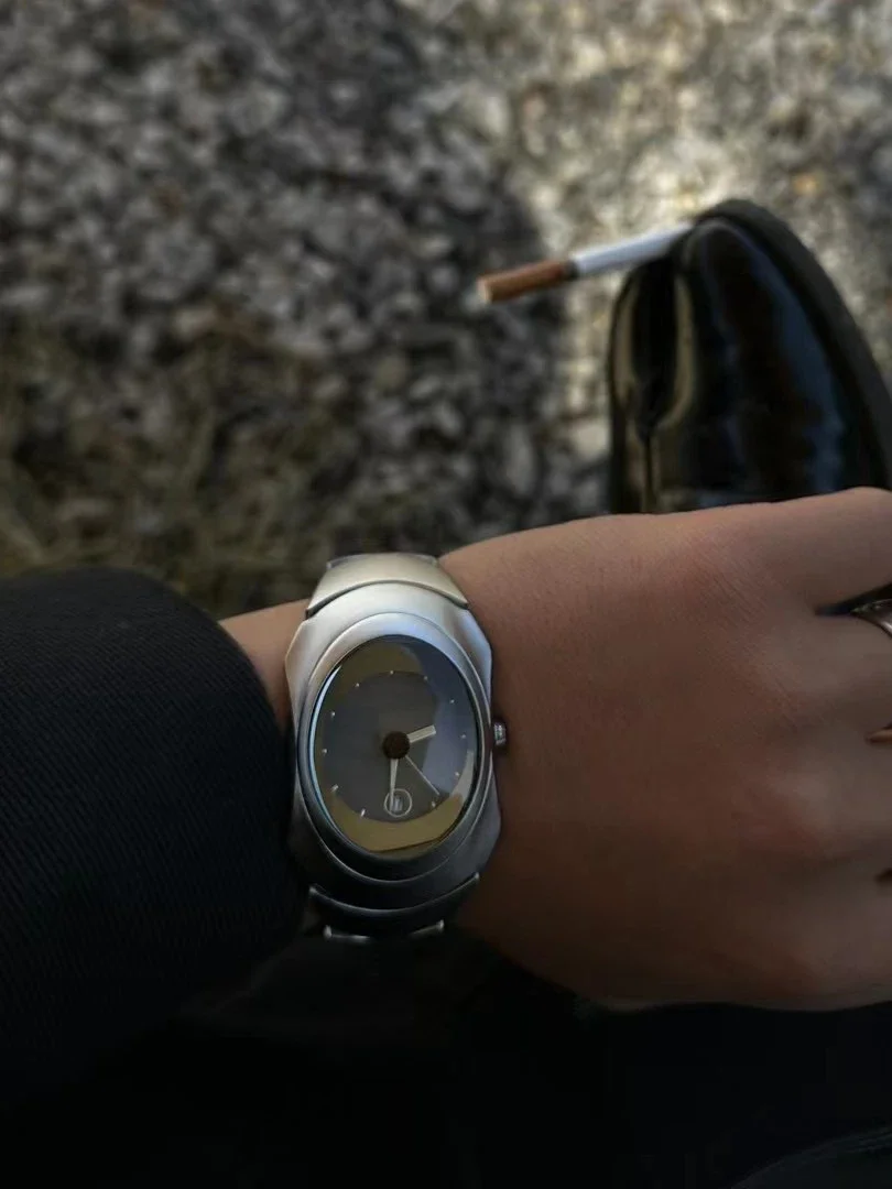 Y2K 오리지널 키오스크 비 오클리 특수 모양 레트로 시계, 남녀공용 패션 트렌드, 하이엔드 인 틈새 디자인