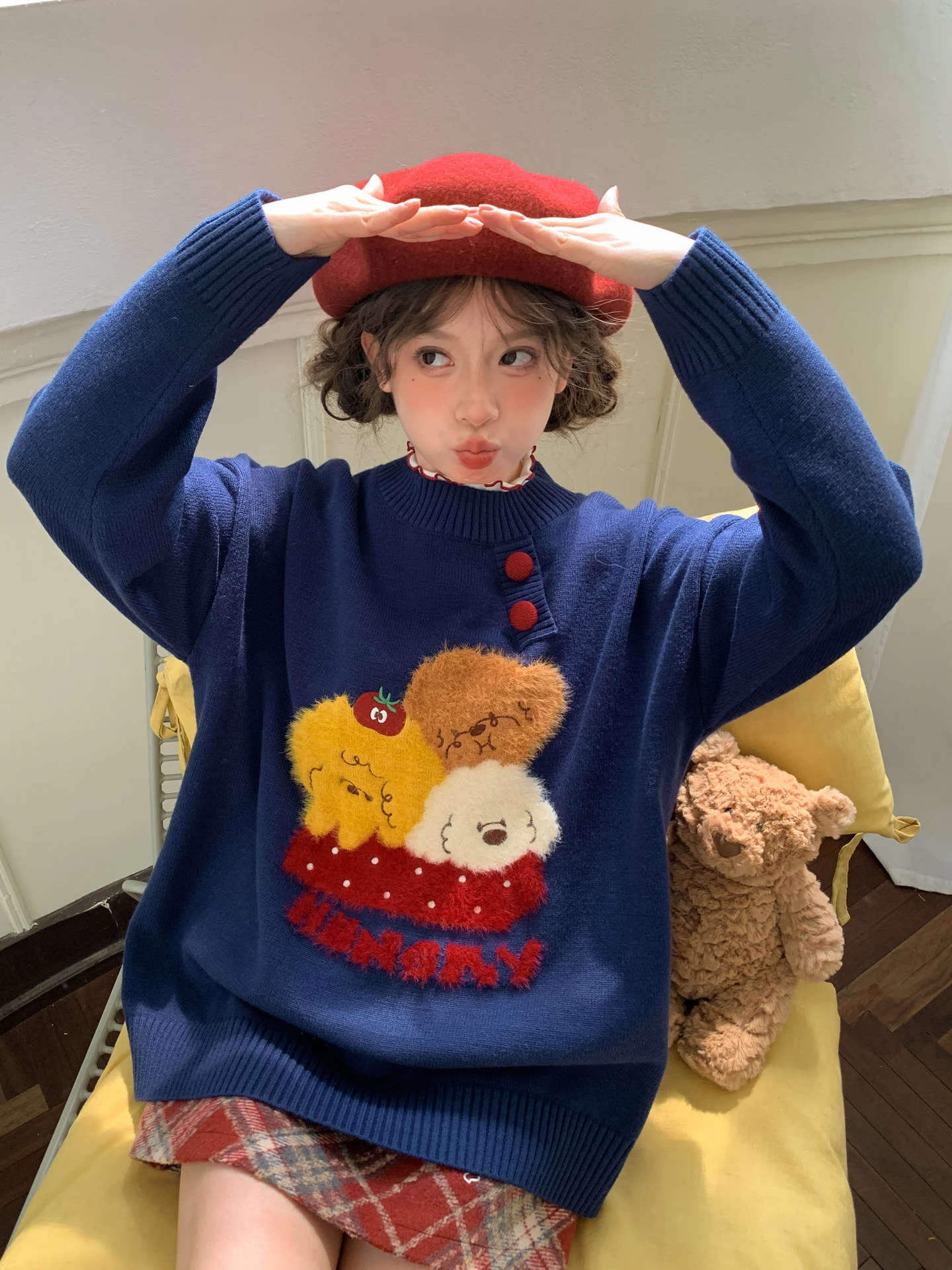 

Милый красный вязаный жилет-свитер для женщин, осенний модный повседневный свободный топ с вышивкой