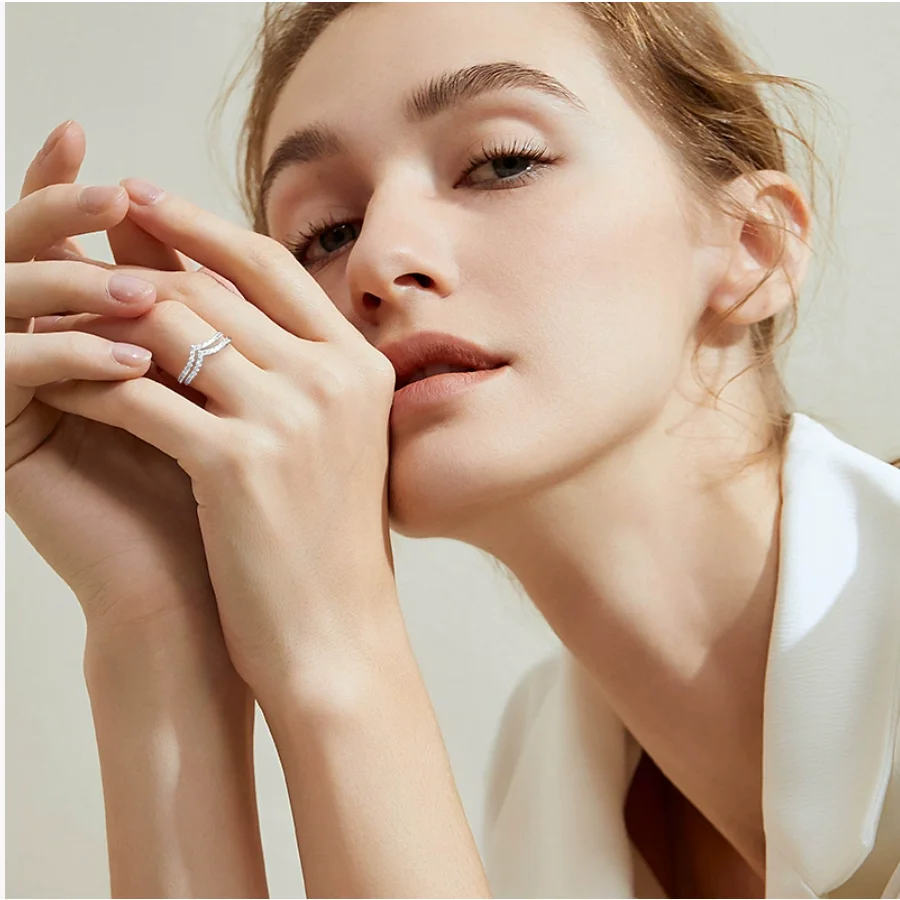 

Female Wedding JewelryPlatinum Sparkling Earring Certificate