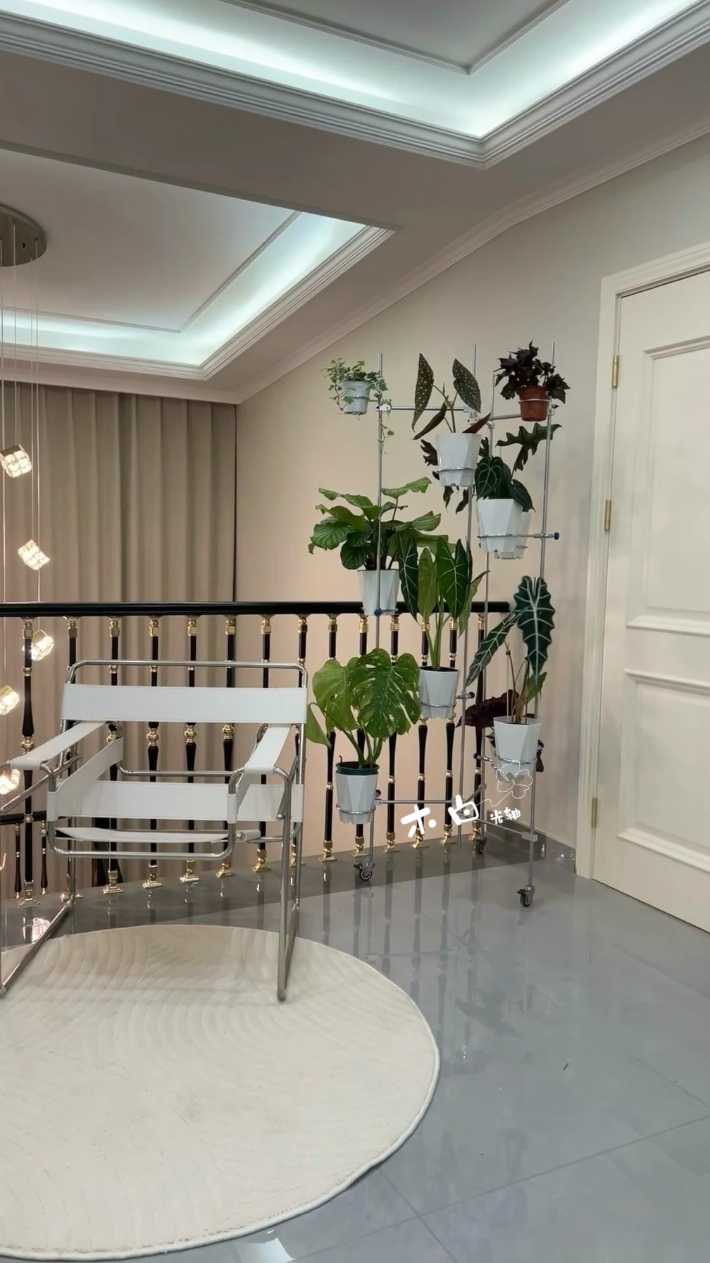 

Optical flower stand Shelf Living room floor mobile stand Customized balcony Triangle flower stand Material accessories Daquan