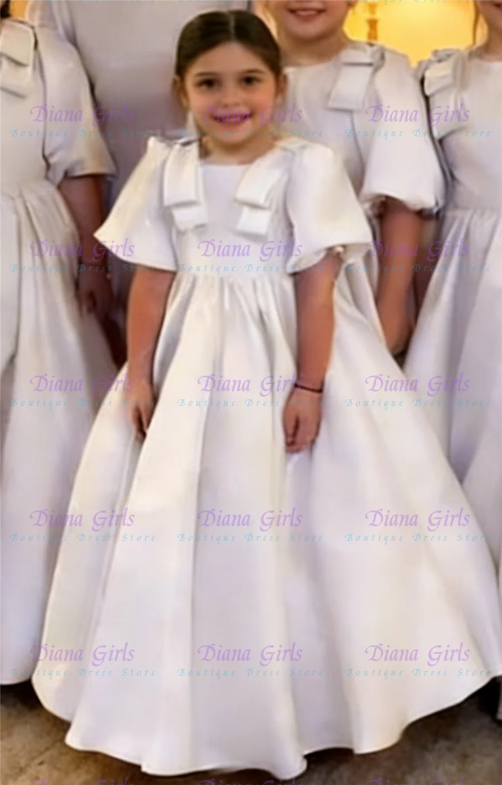 

Качественное белое элегантное платье для девочки-цветочницы из атласа с пышной юбкой и аппликацией в виде банта для свадьбы, дня рождения, первого причастия, вечерних балов