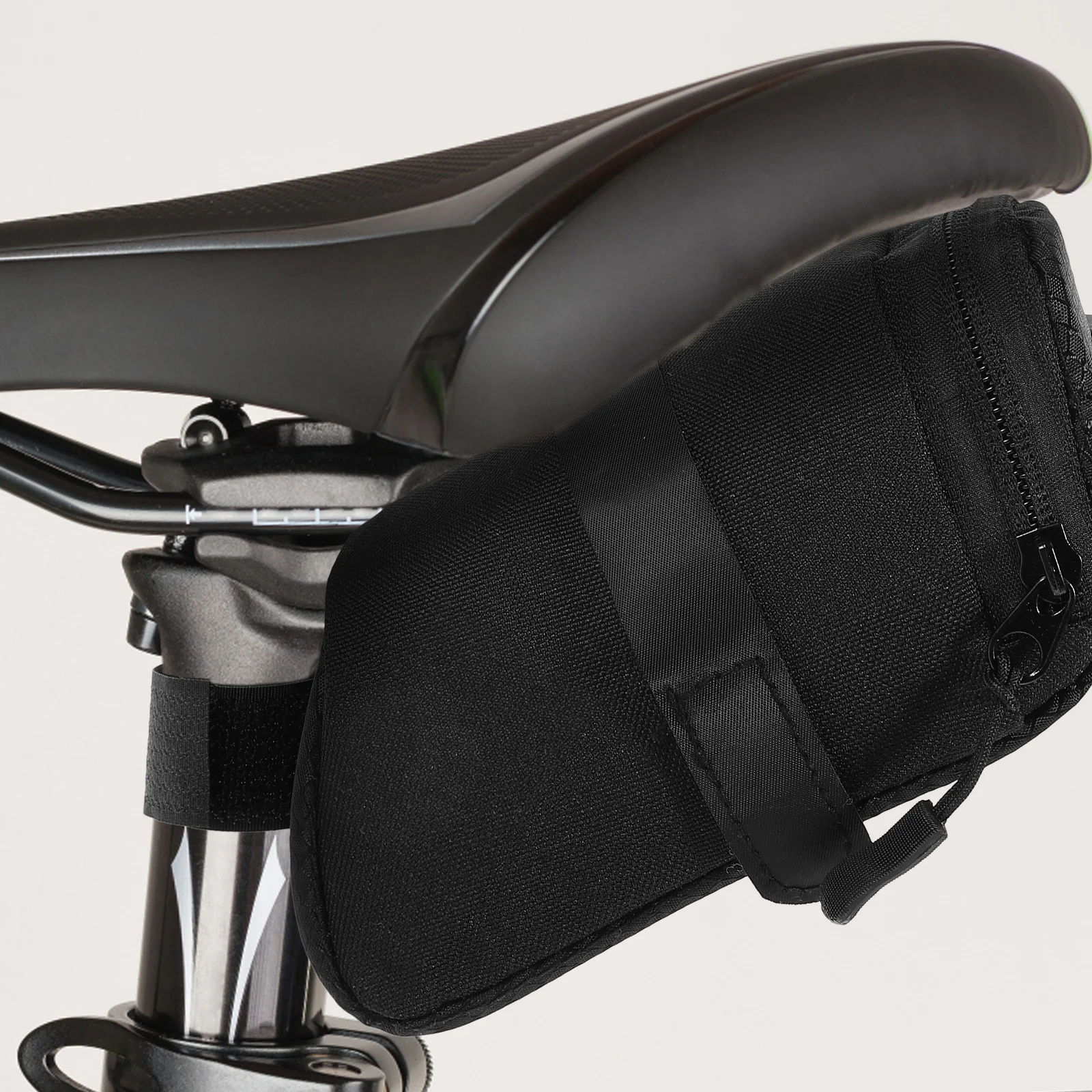 Bicycles Back Seat Bag Multi-Functional Large Capacity Zipper Bike Bag Durable Nylon Easy Installation Stable Fixation