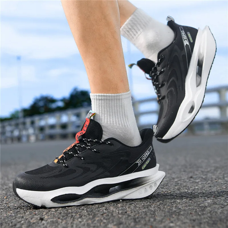 Herren-Laufschuhe mit durchbrochener Sohle, atmungsaktive Sportschuhe aus Mesh für den Sommer, hochelastische, stoßdämpfende Herrenschuhe mit dicker Sohle, die die Körpergröße erhöhen, leichte, rutschfeste und abriebfeste Herren-Laufschuhe für Outdoor-Aktivitäten, Fitness und den täglichen Gebrauch. – Detail 9