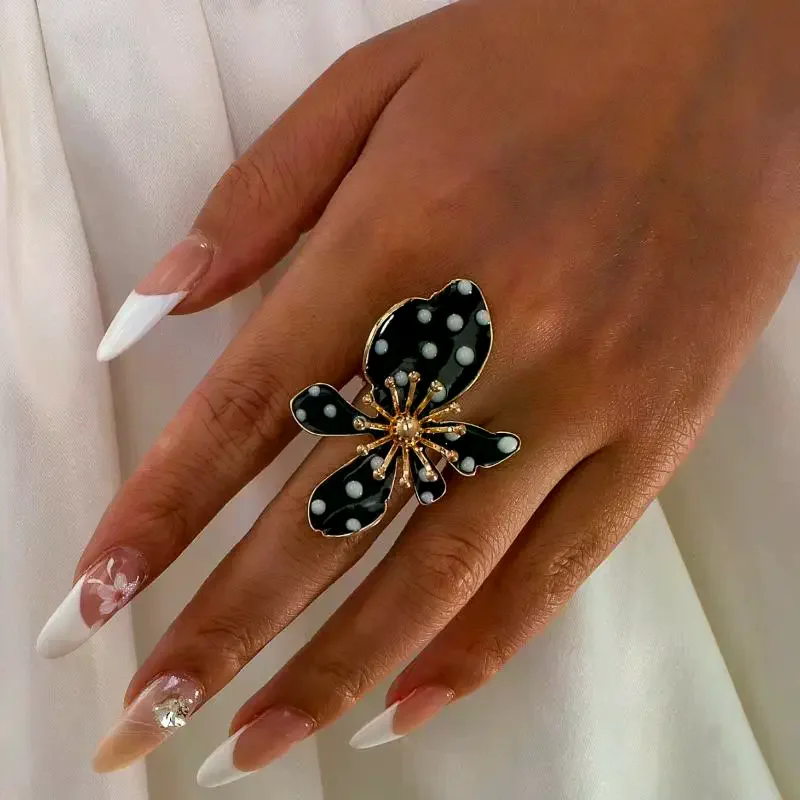 Charming Versatile Light Luxury High End Womens Flower Shape Ring Black White Polka Dots