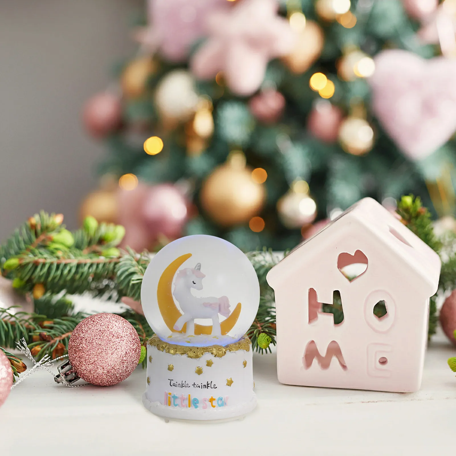 

Музыкальная шкатулка-светильник в виде хрустального шара с единорогом и светящимся эффектом, идеально подходит для декора спальни, кабинета, рабочего стола.