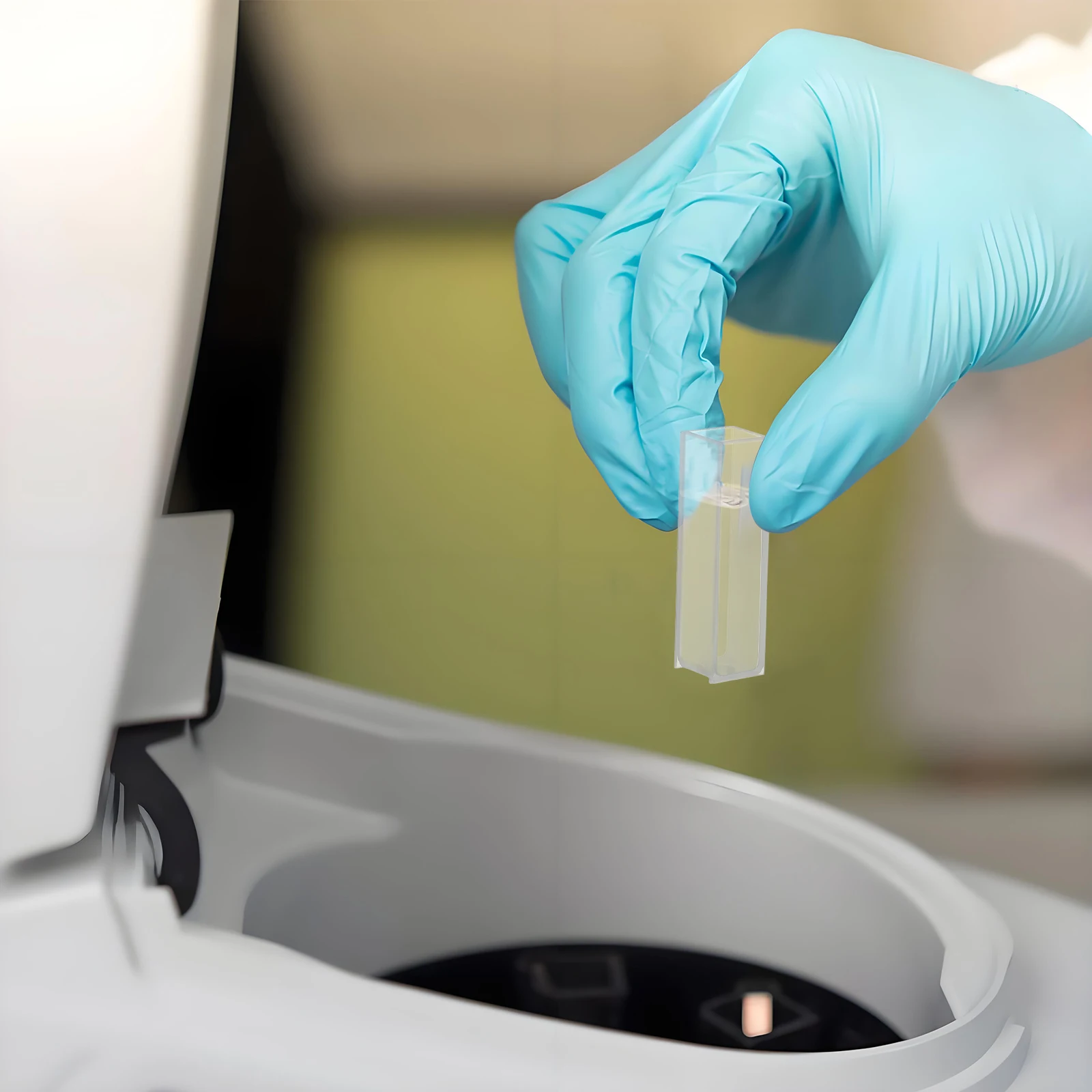 

2Pcs Quartz Laboratory Cuvette Accurate Reading 10Mm Path Length High Purity Material for Micro and Standard Sample Analysis