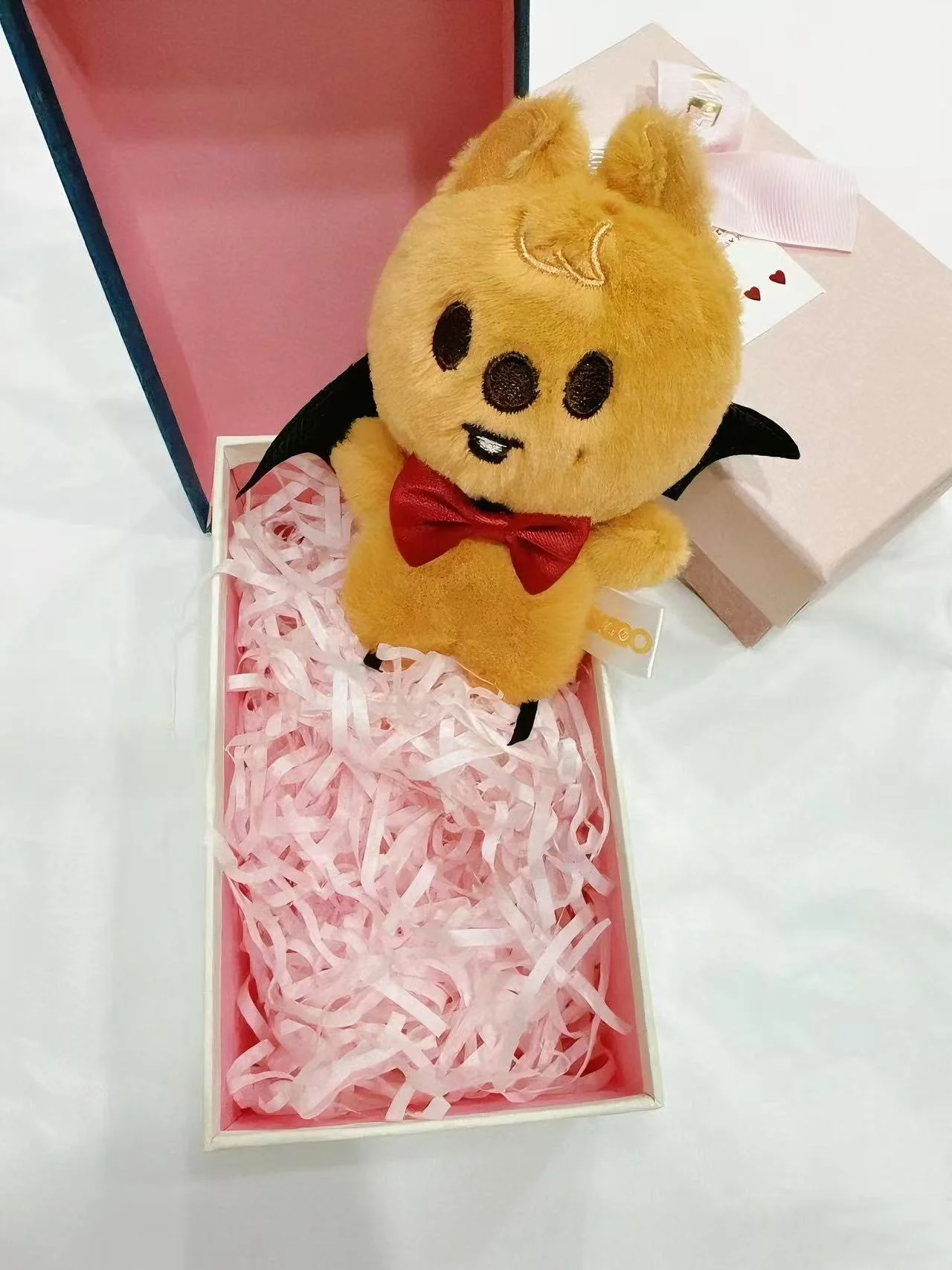 Skzoo Halloween Gentleman Krawattenflügel neuer Plüsch-Rucksack-Anhänger süße Persönlichkeit Geburtstagsgeschenk Stray Kids ätherischer Anhänger