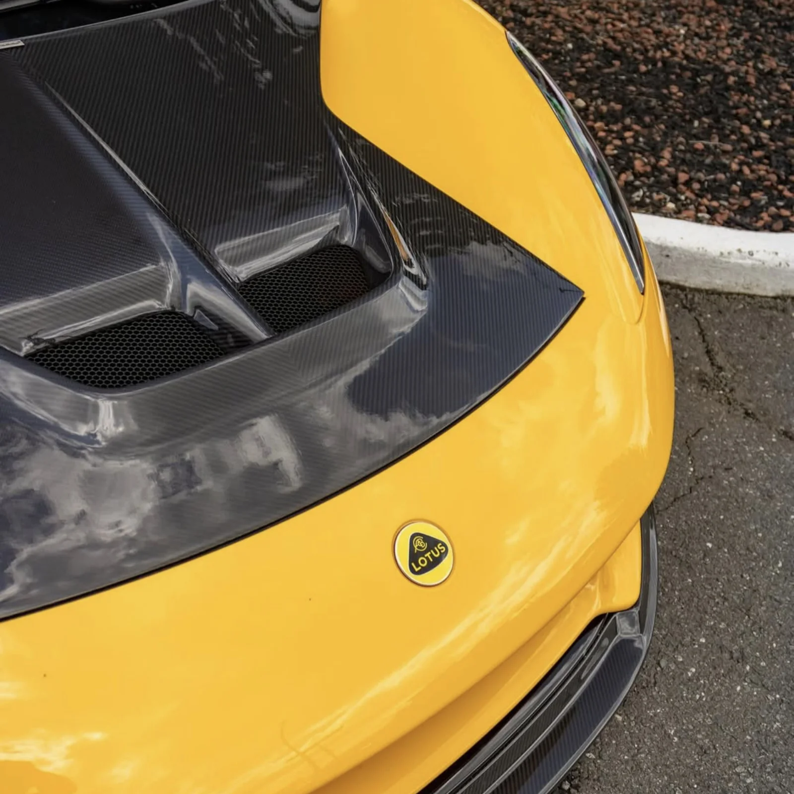 New Hood For Lotus Emira 2023-2025 V Style Front Hood Dry Carbon Fiber Vented Bonnet